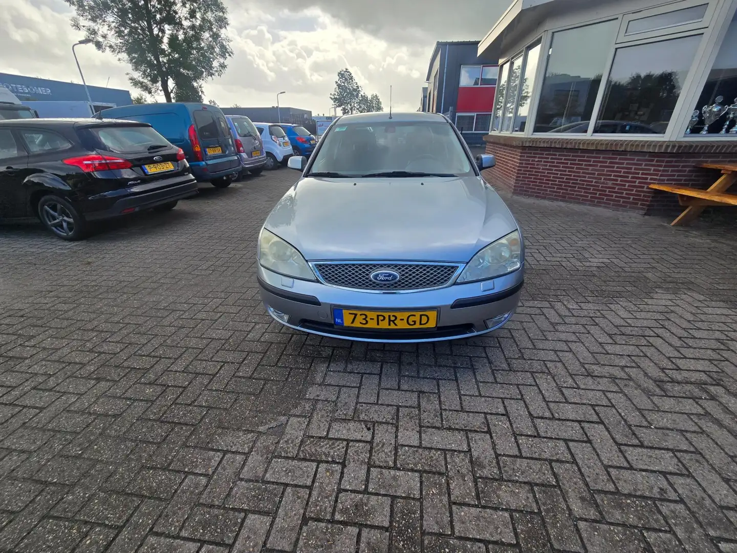 Ford Mondeo 1.8-16V First Edition Gris - 2