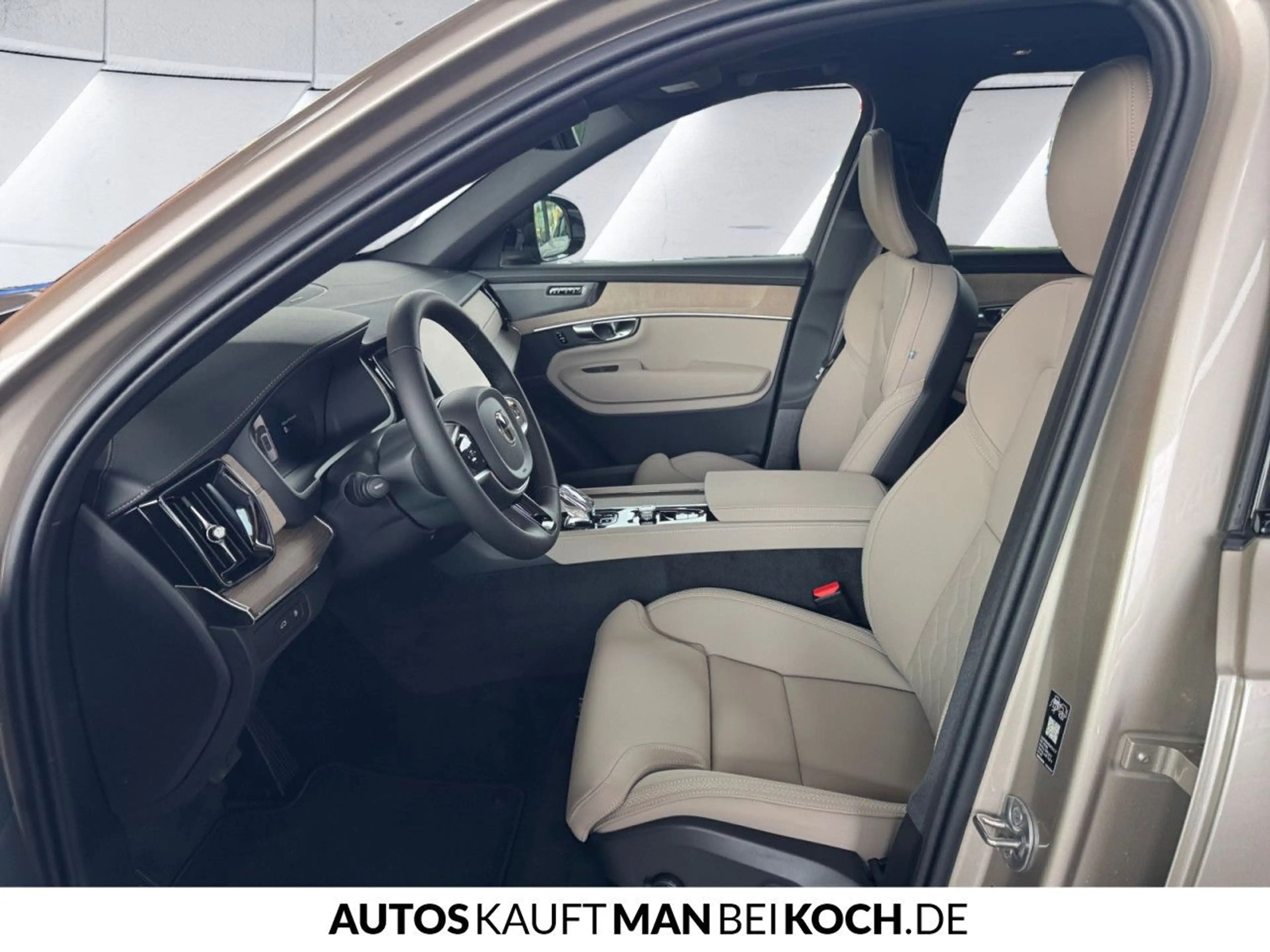 Volvo XC90 T8 AWD Plug-in Hybrid Plus Dark — photo 6