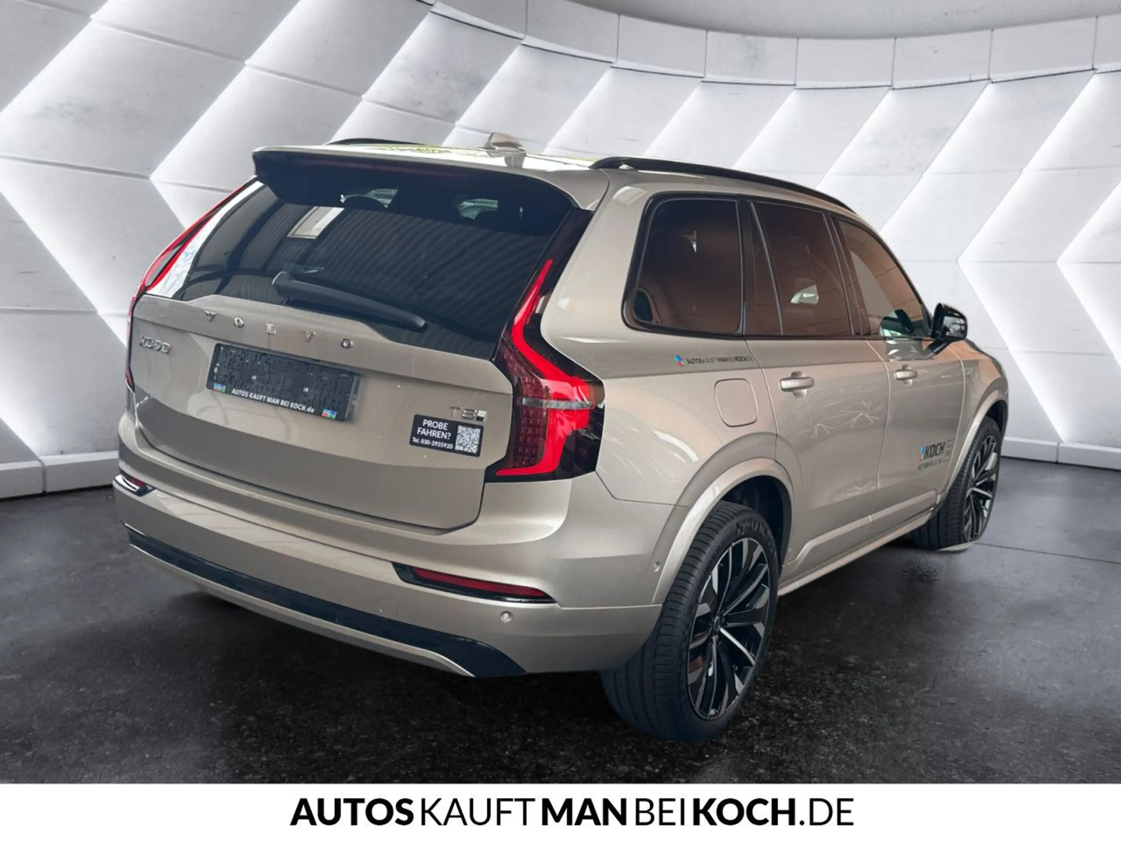 Volvo XC90 T8 AWD Plug-in Hybrid Plus Dark — photo 4