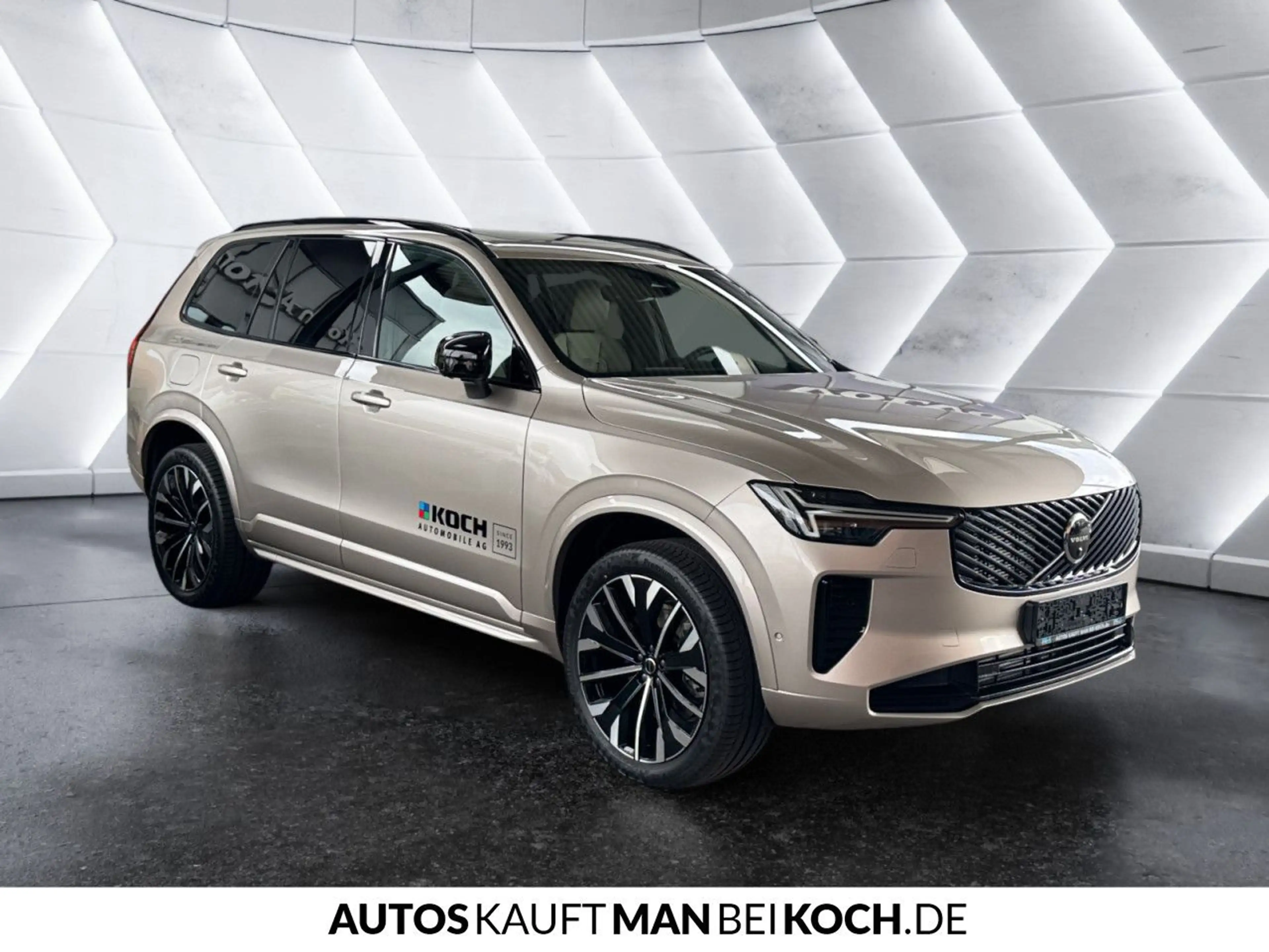Volvo XC90 T8 AWD Plug-in Hybrid Plus Dark — photo 5