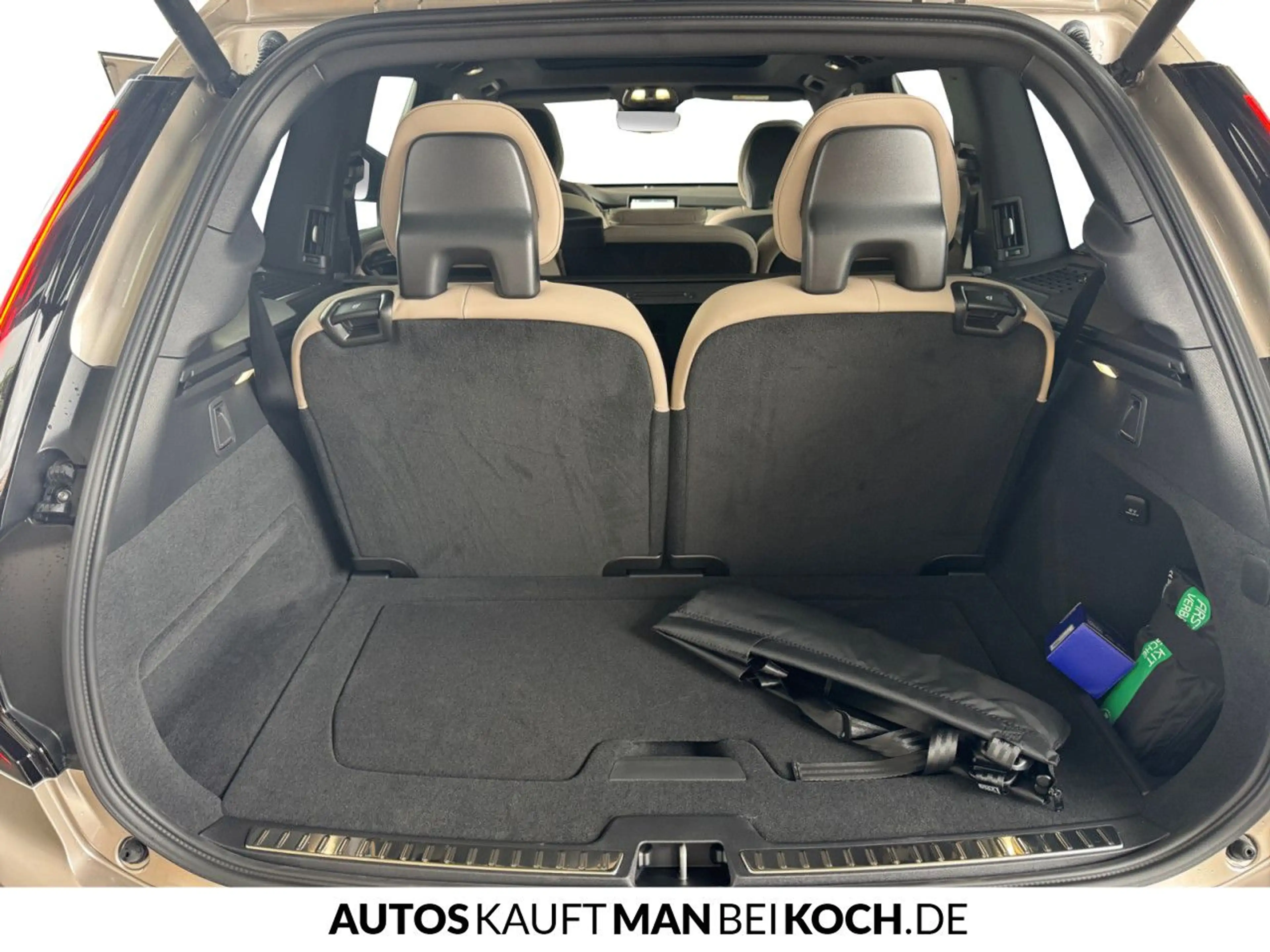 Volvo XC90 T8 AWD Plug-in Hybrid Plus Dark — photo 14
