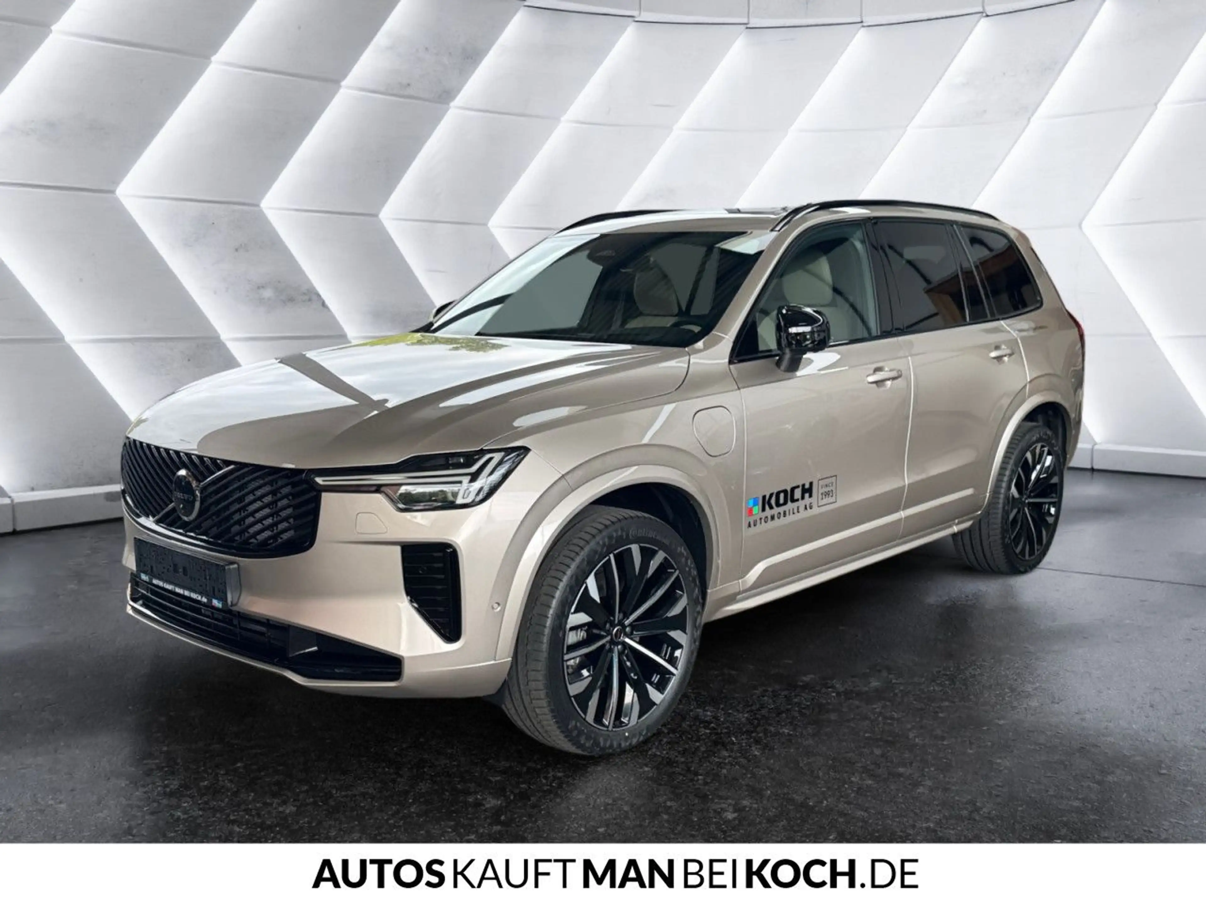 Volvo XC90 T8 AWD Plug-in Hybrid Plus Dark — photo 2