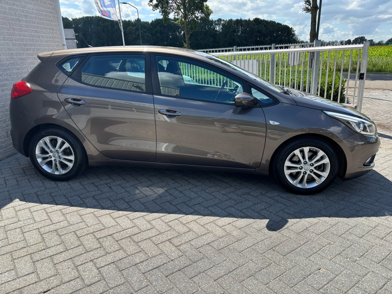 Kia Ceed / cee'd 1.4 CVVT AIRCO/4 SEIZOENEN BAND/PARROT. — photo 3