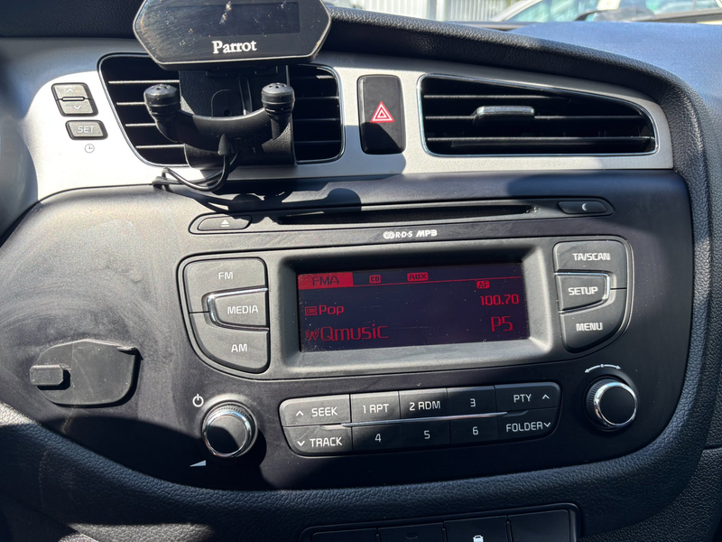 Kia Ceed / cee'd 1.4 CVVT AIRCO/4 SEIZOENEN BAND/PARROT. — photo 7