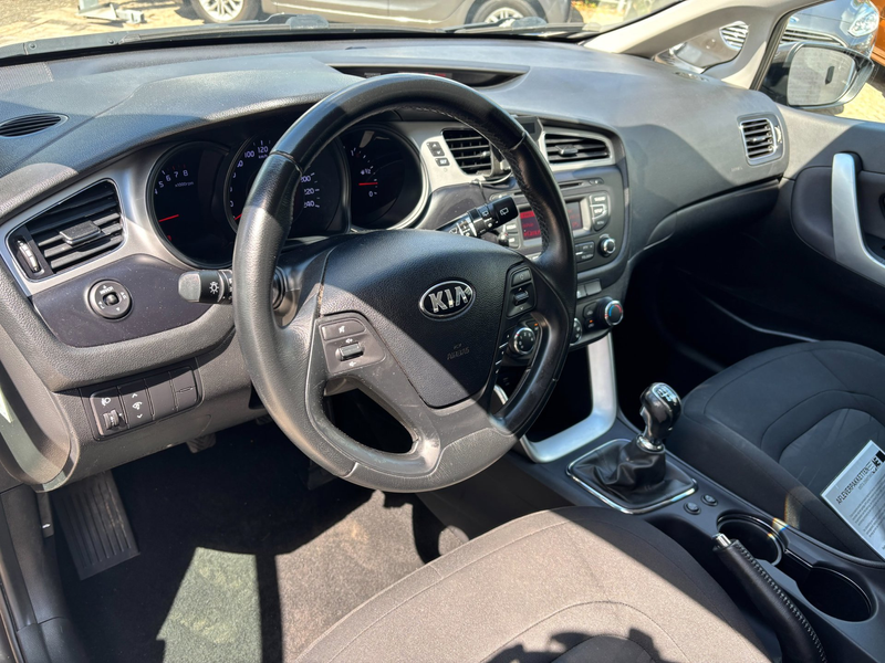 Kia Ceed / cee'd 1.4 CVVT AIRCO/4 SEIZOENEN BAND/PARROT. — photo 13