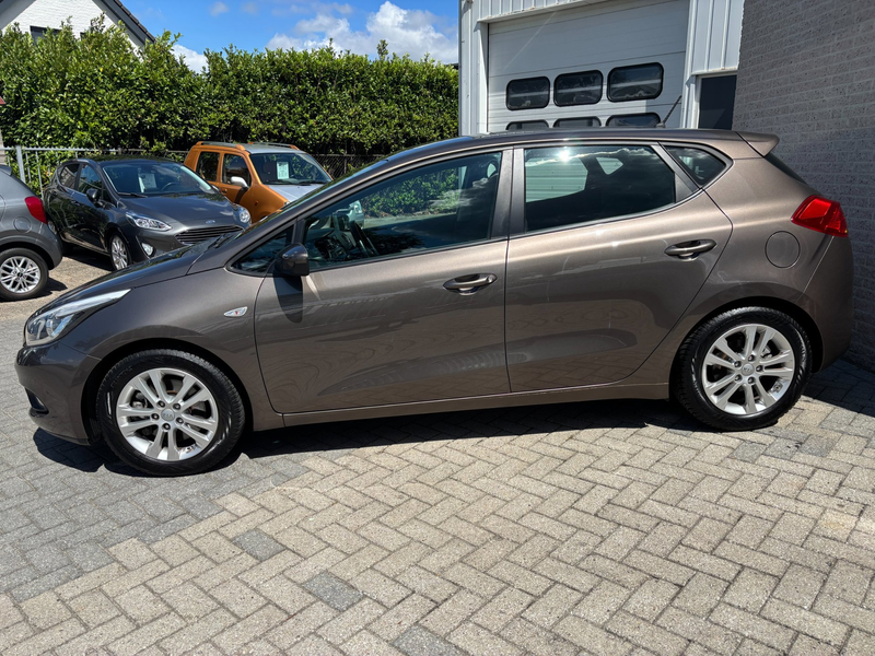 Kia Ceed / cee'd 1.4 CVVT AIRCO/4 SEIZOENEN BAND/PARROT. — photo 2