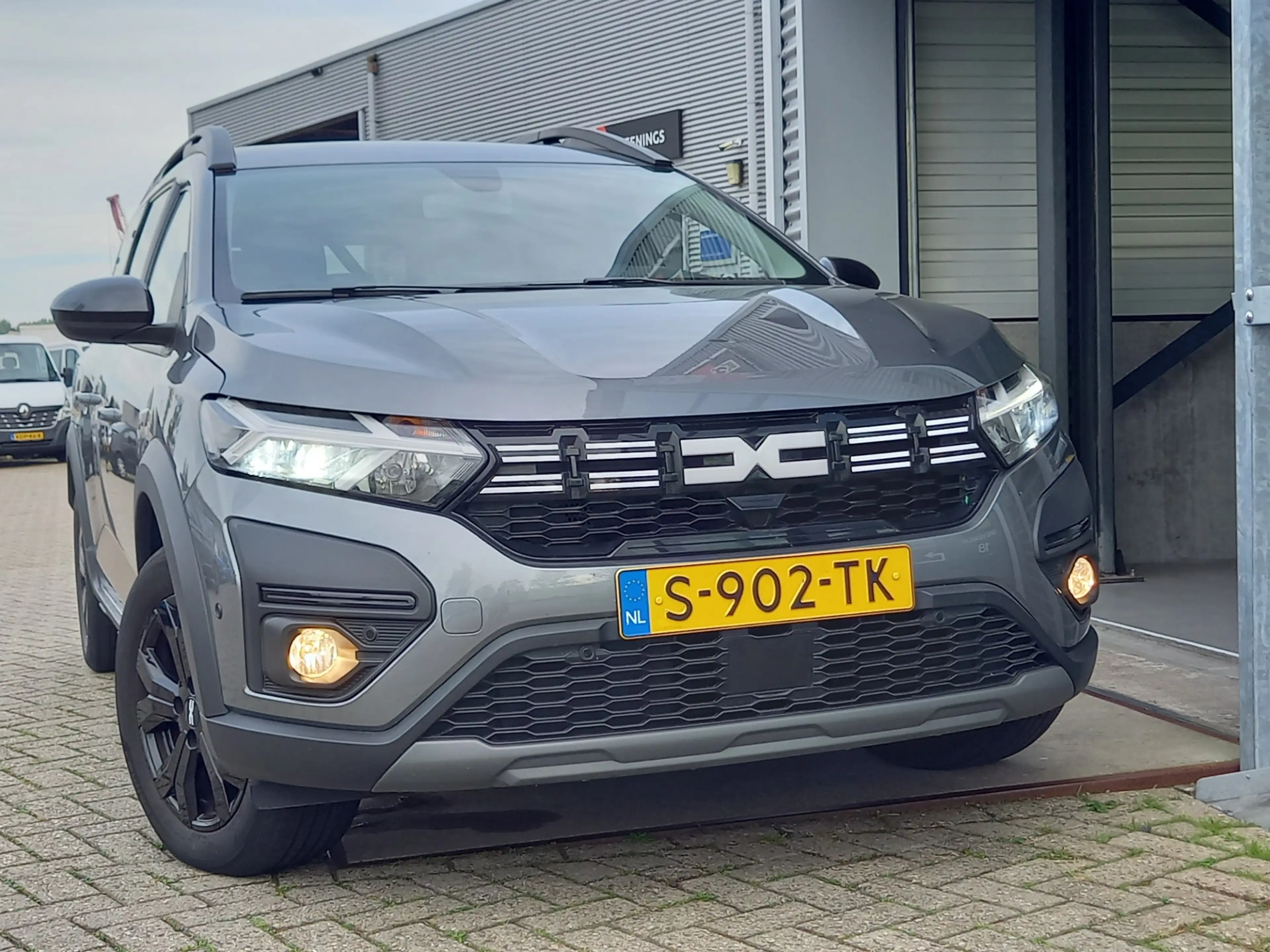 Dacia Jogger 1.6 Hybrid 140 Extreme 7P - CAMERA - PDC V/A - CAR — photo 10