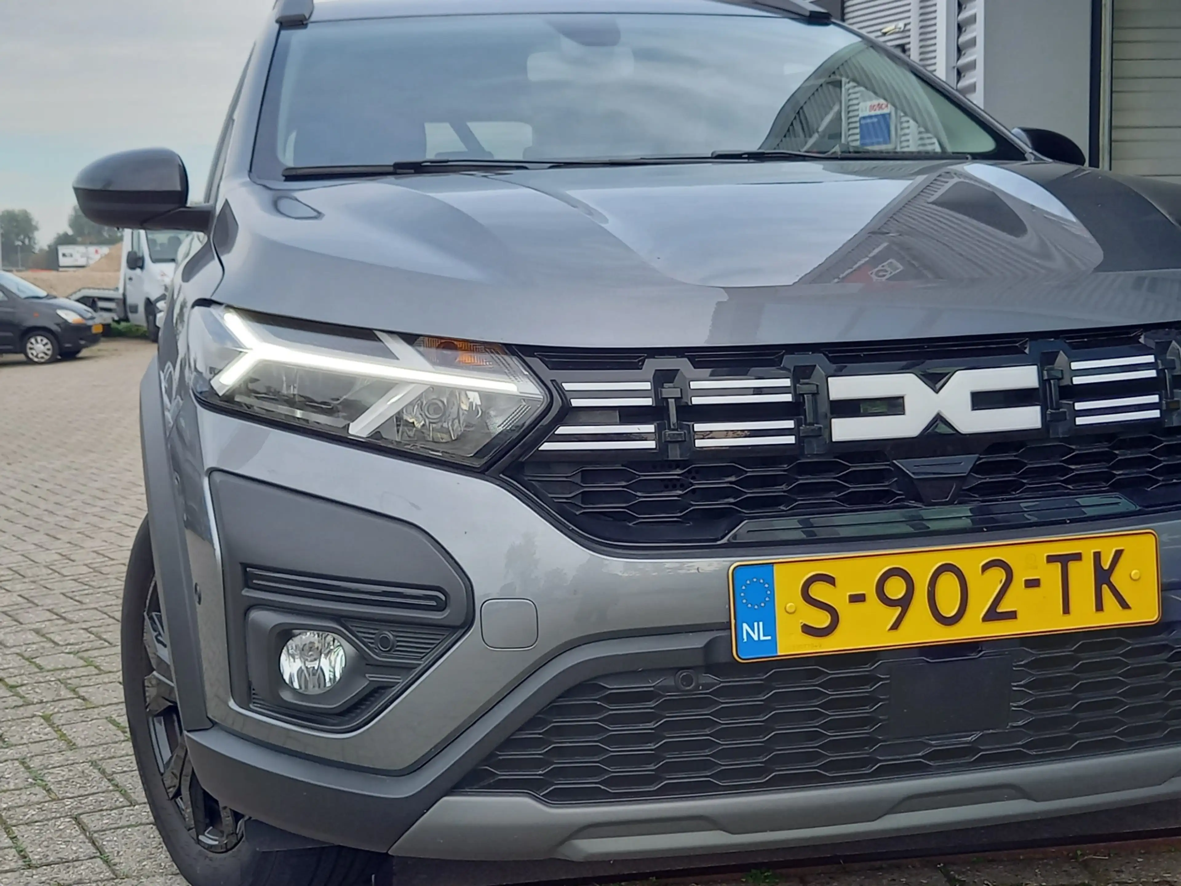 Dacia Jogger 1.6 Hybrid 140 Extreme 7P - CAMERA - PDC V/A - CAR — photo 4