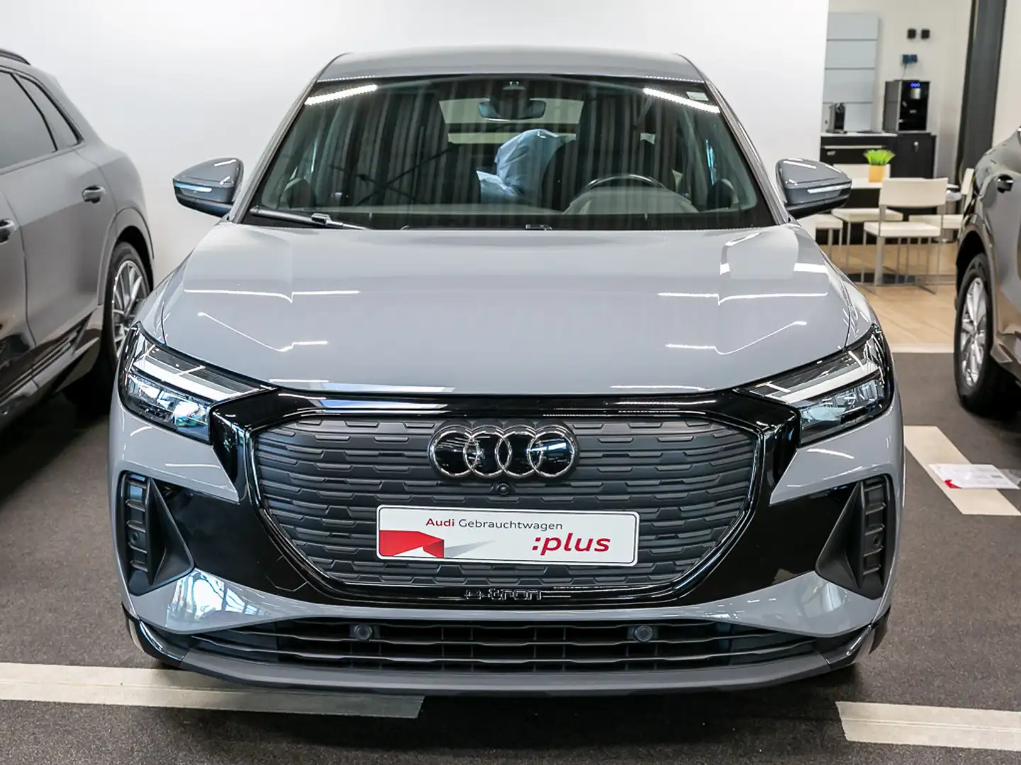Audi Q4 e-tron sportback 40 Nav PDC ACC Sportsitze Grau - 2