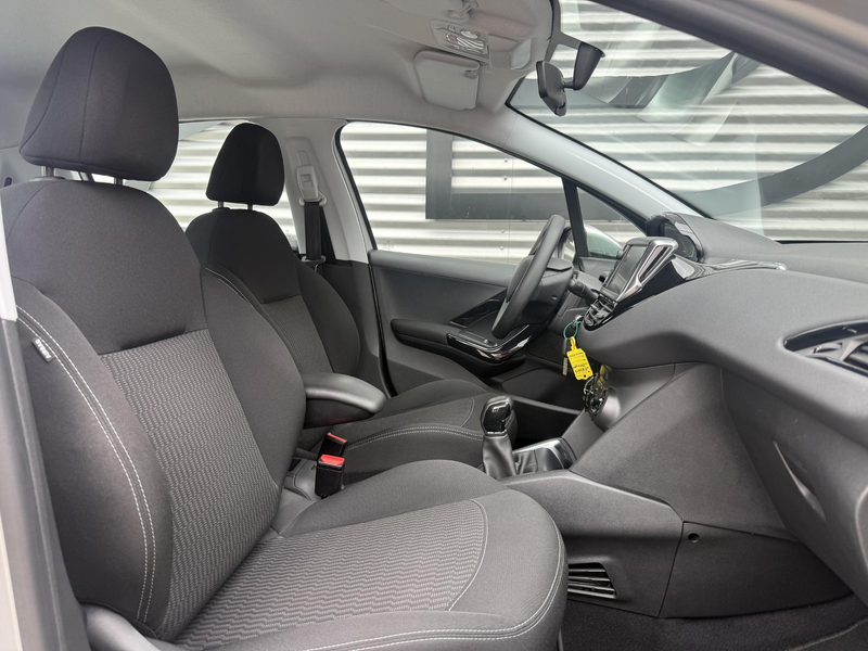 Peugeot 208 1.2 PureTech Blue Lion 2e Eigenaar|Carplay|Cruise| — photo 6