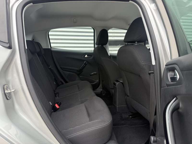 Peugeot 208 1.2 PureTech Blue Lion 2e Eigenaar|Carplay|Cruise| — photo 8