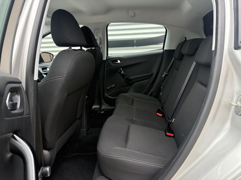 Peugeot 208 1.2 PureTech Blue Lion 2e Eigenaar|Carplay|Cruise| — photo 10