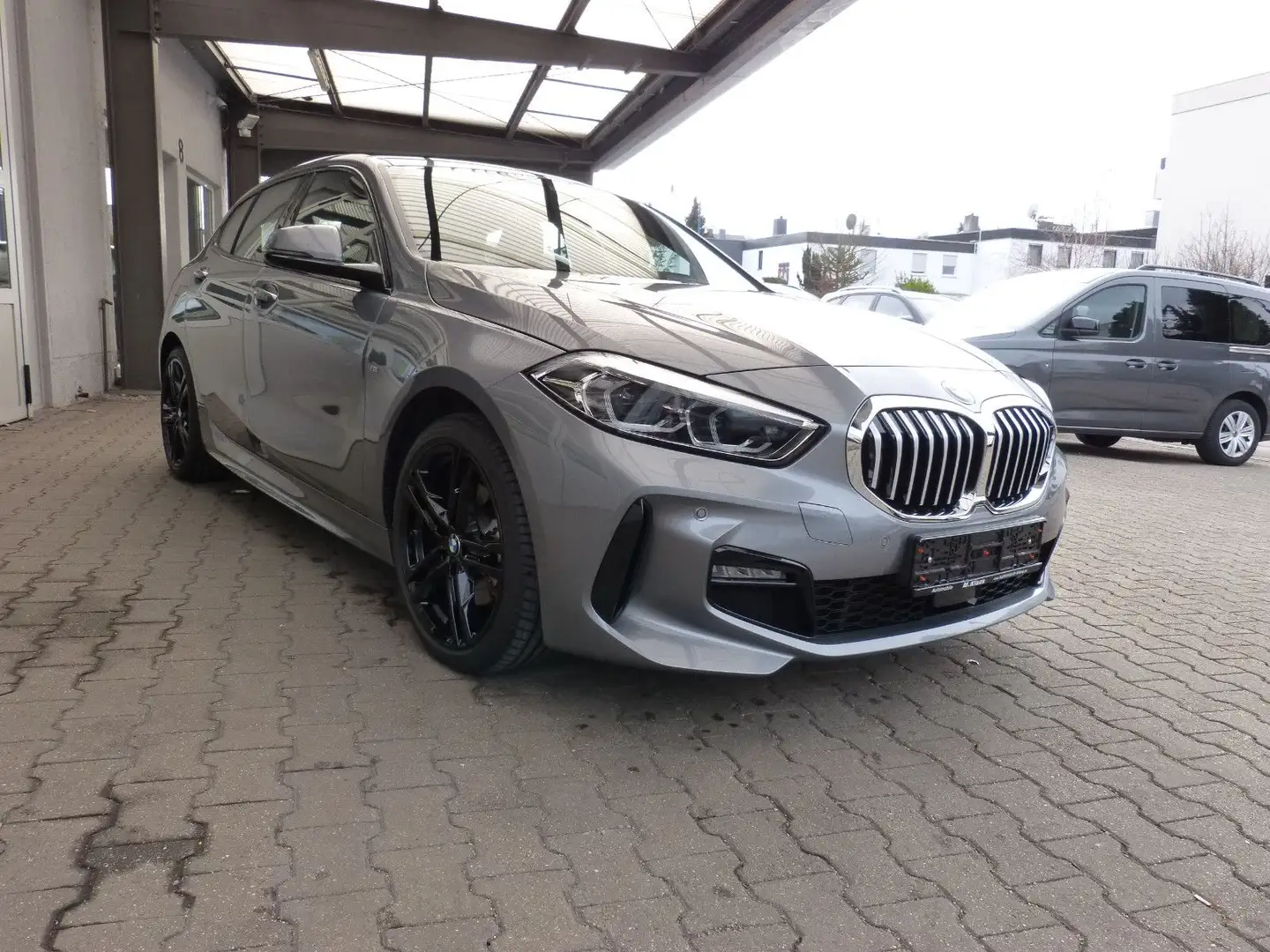 BMW 118 i M Sport AUT. LIVE-COCK.-PROF. LED 18 ZOLL Gris - 1