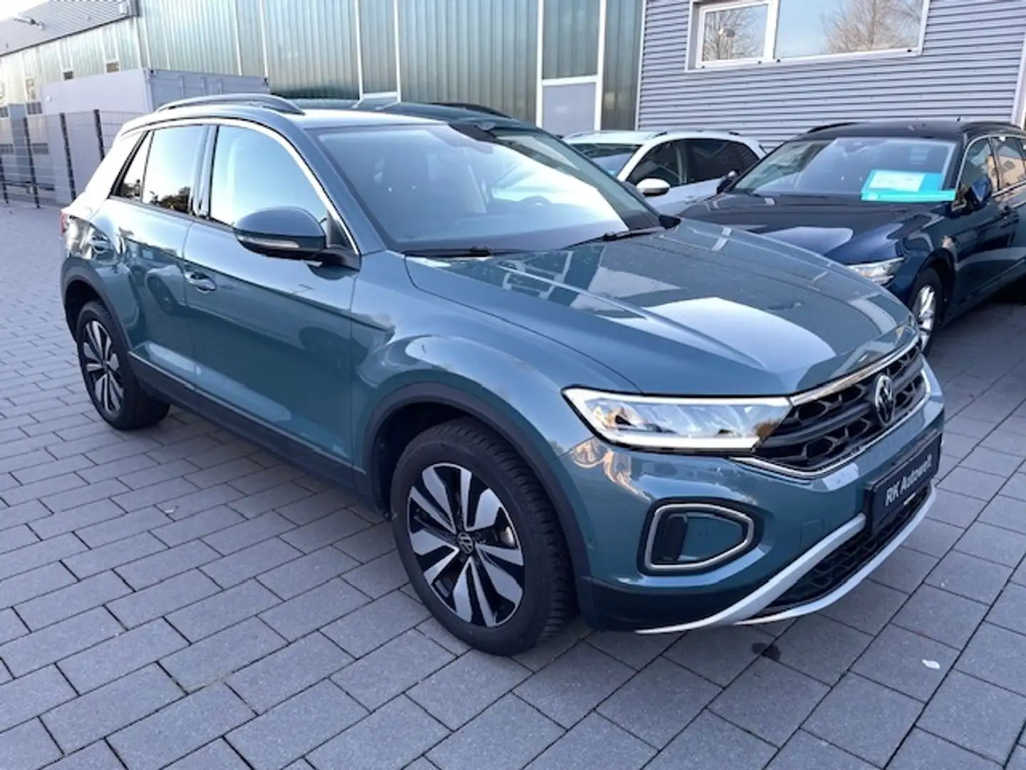 Volkswagen T-Roc Move 2.0 TDI StandHZG AHK-abnehmbar Navi digitales Blau - 2