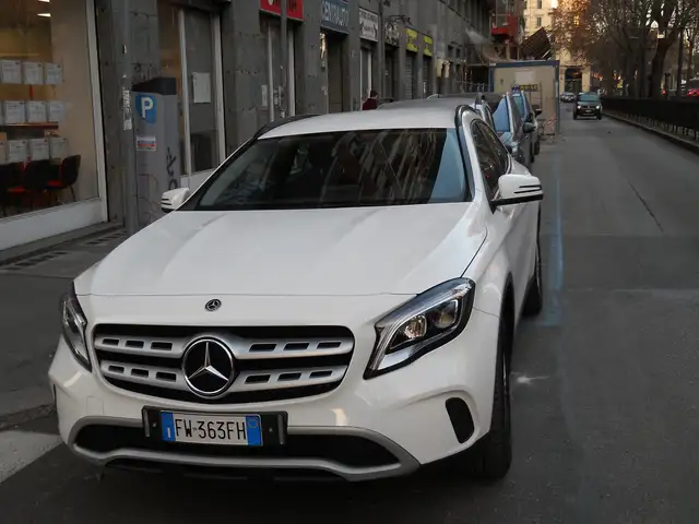 Mercedes-Benz GLA 200 CLA Shooting Brake 200 d Premium auto FL