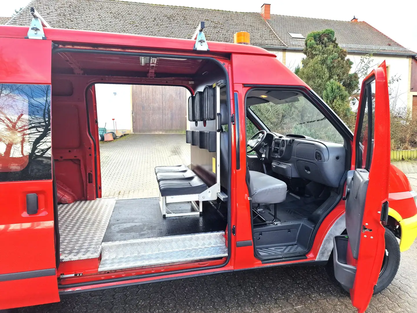 Ford Transit 2.4 FT 350 ex Feuerwehr Rot - 2
