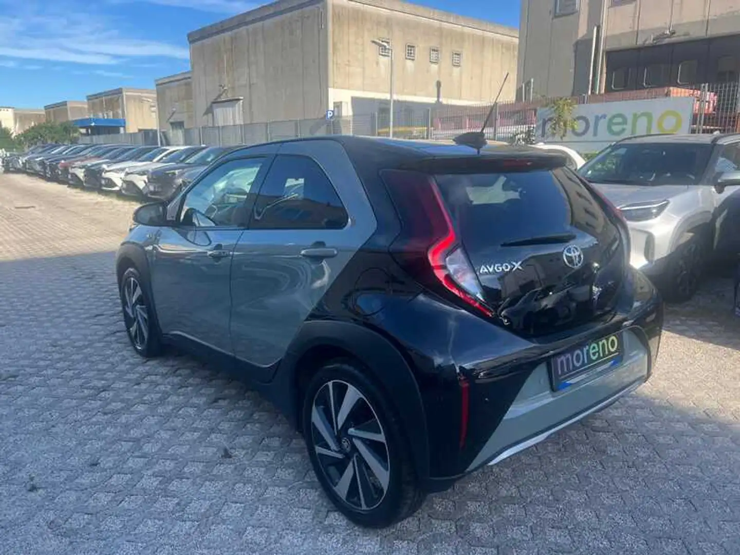 Toyota Aygo X 1.0 72 CV Lounge Vert - 2