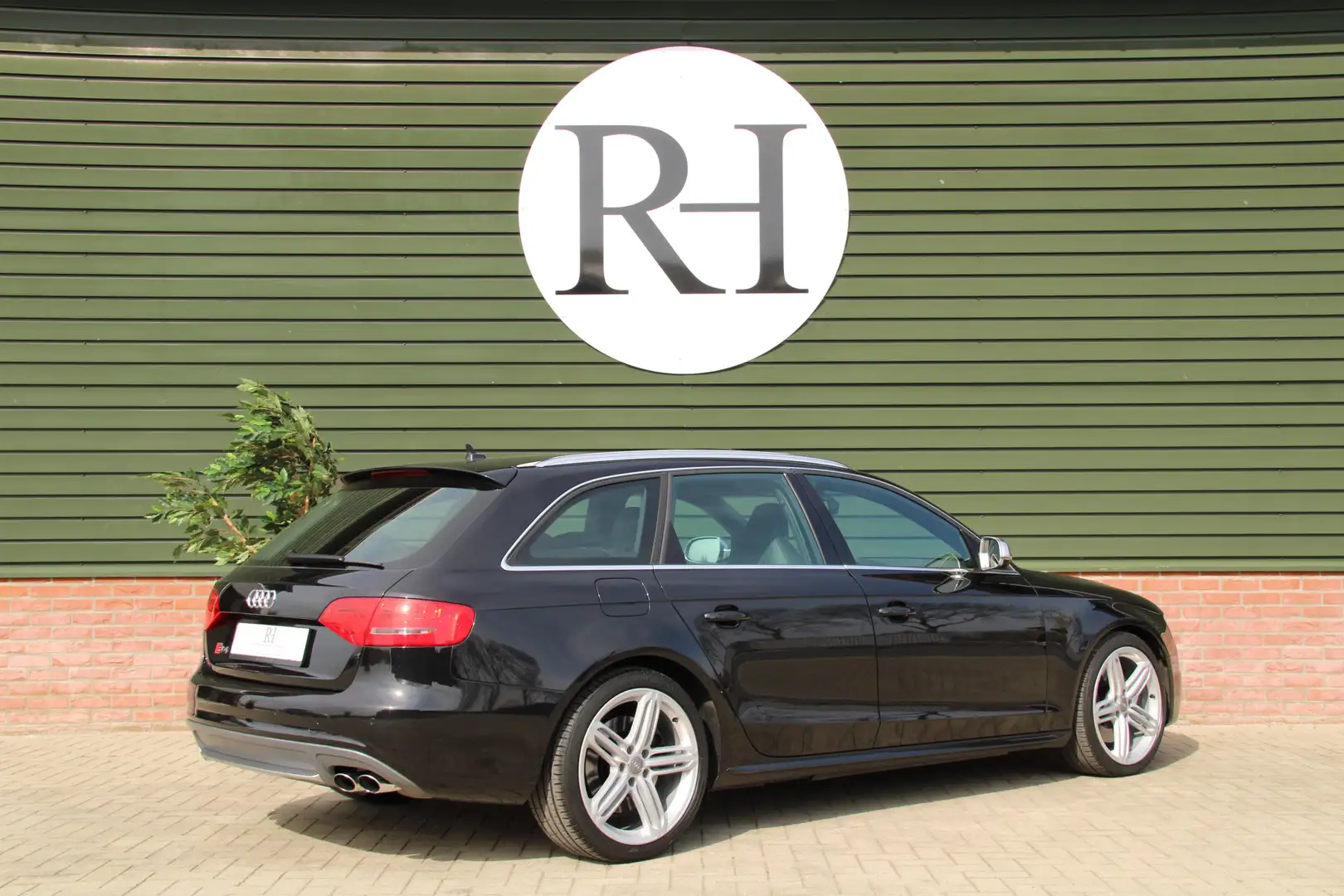 Audi A4 Avant S4 3.0 V6 TFSI Quattro Automaat - Youngtimer Zwart - 2