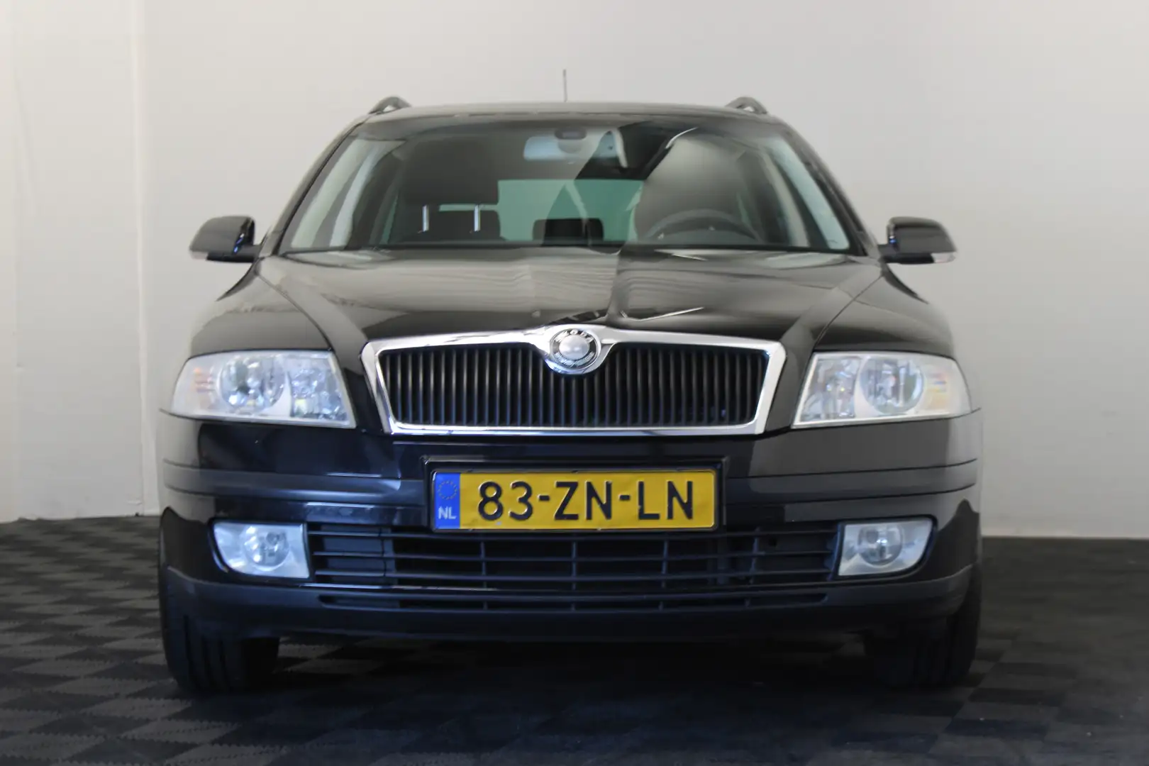 Skoda Octavia Combi 1.6 Elegance Nero - 2