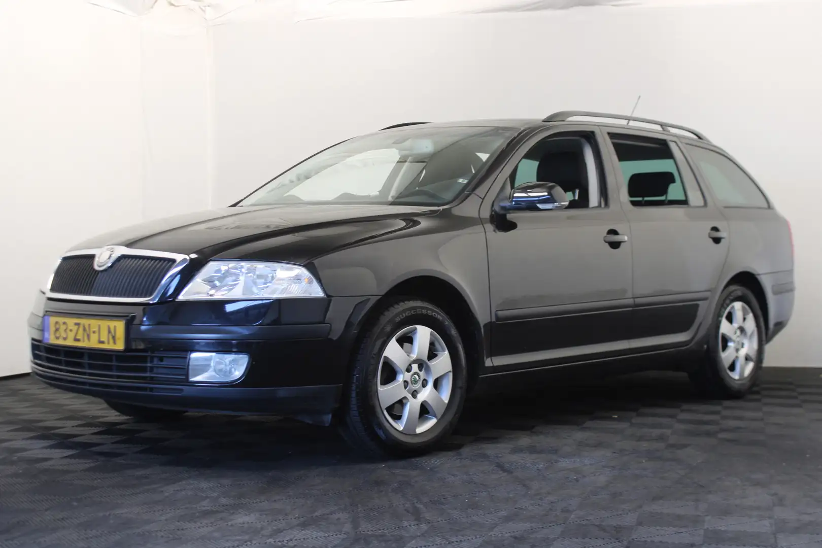 Skoda Octavia Combi 1.6 Elegance Nero - 1