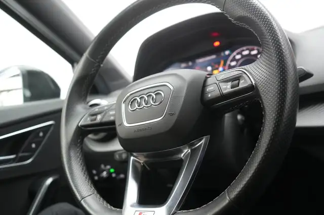 Audi SQ2 view 23