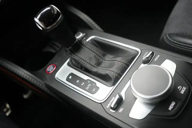 Audi SQ2 view 17
