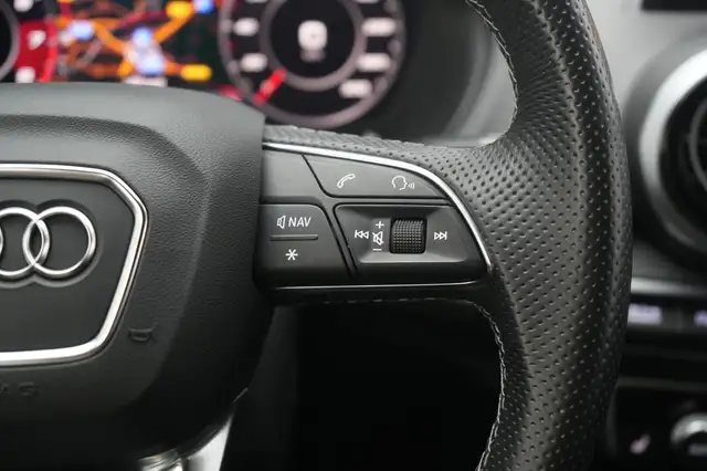 Audi SQ2 view 19