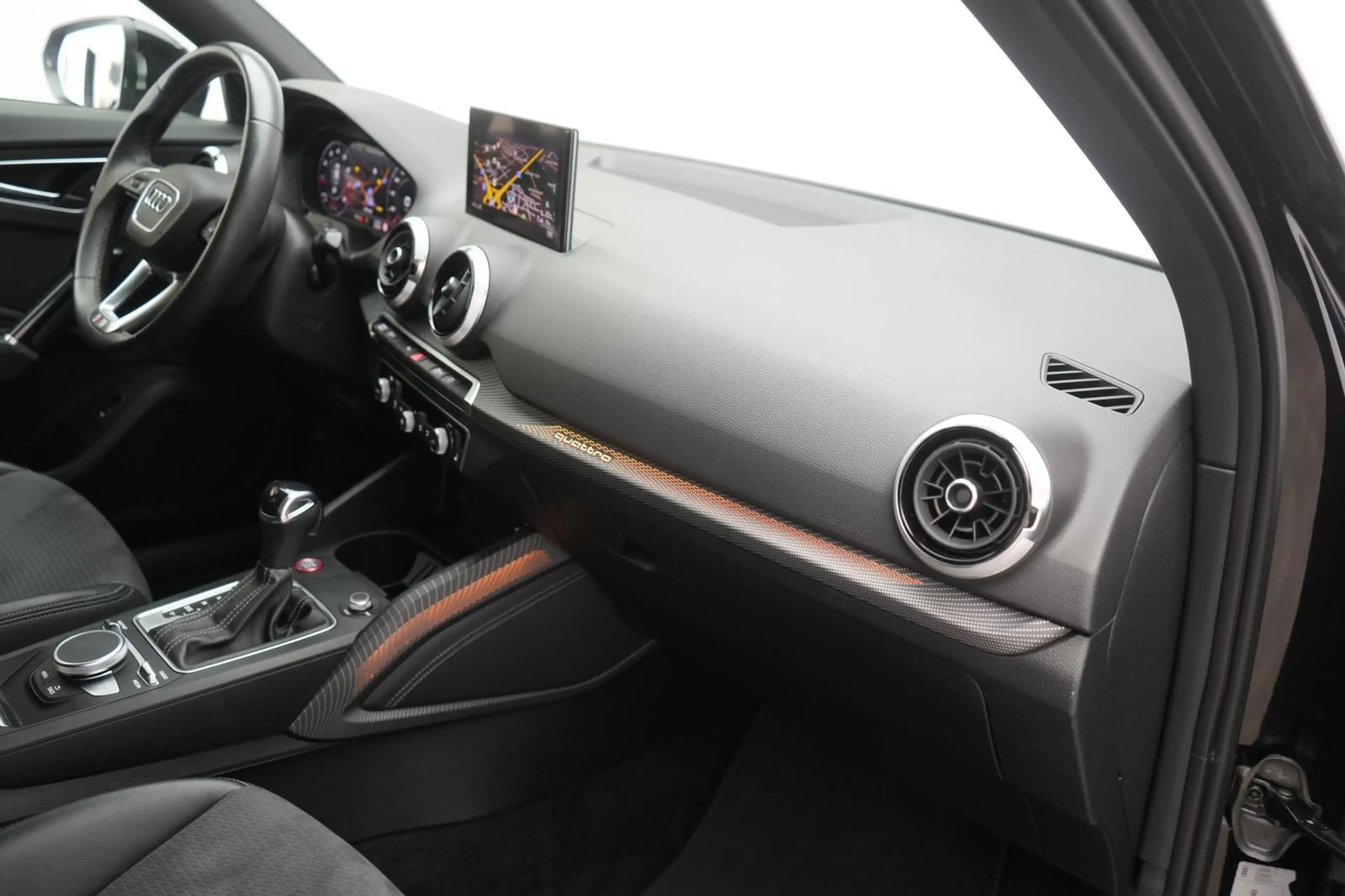 Audi SQ2 TFSI quattro S tronic ACC/Kamera/Virtual/Mat — photo 7