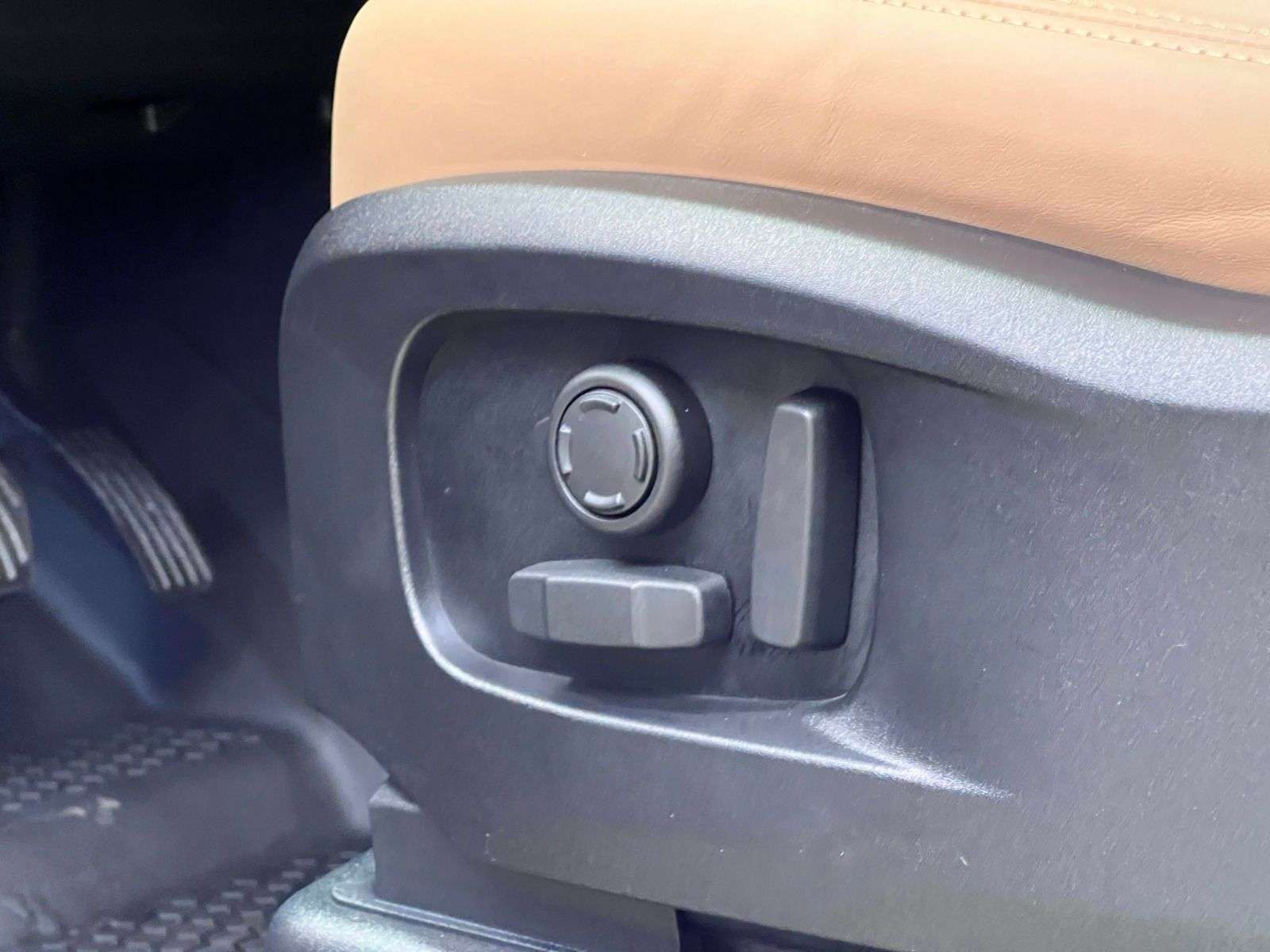 2026 Land Rover Defender 110 P400 X-DYNAMIC SE thumb 30