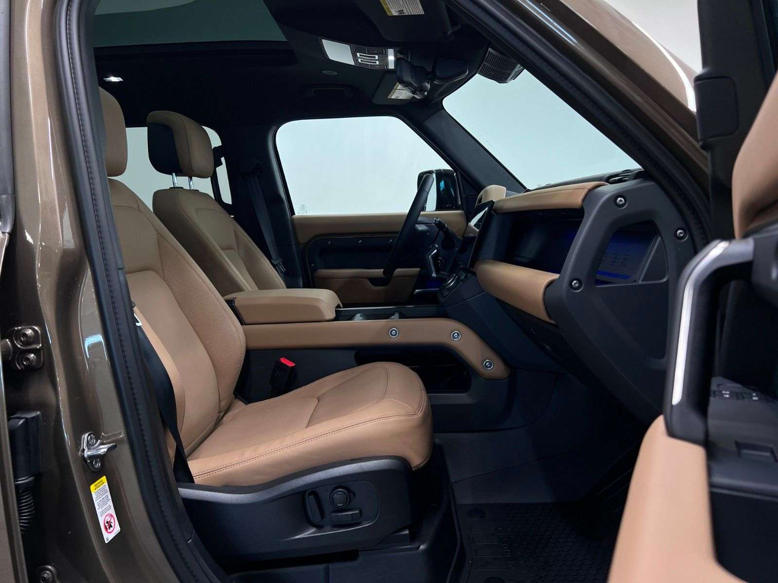 2026 Land Rover Defender 110 P400 X-DYNAMIC SE alt 5