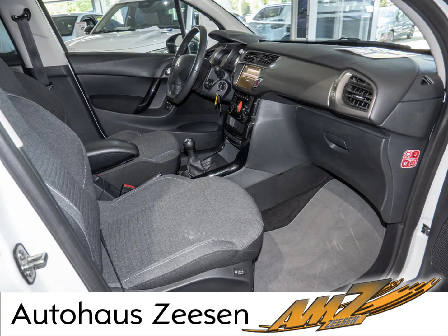 Citroen C3 1.2 82 Selection KLIMA SITZHEIZUNG PDC White - 2
