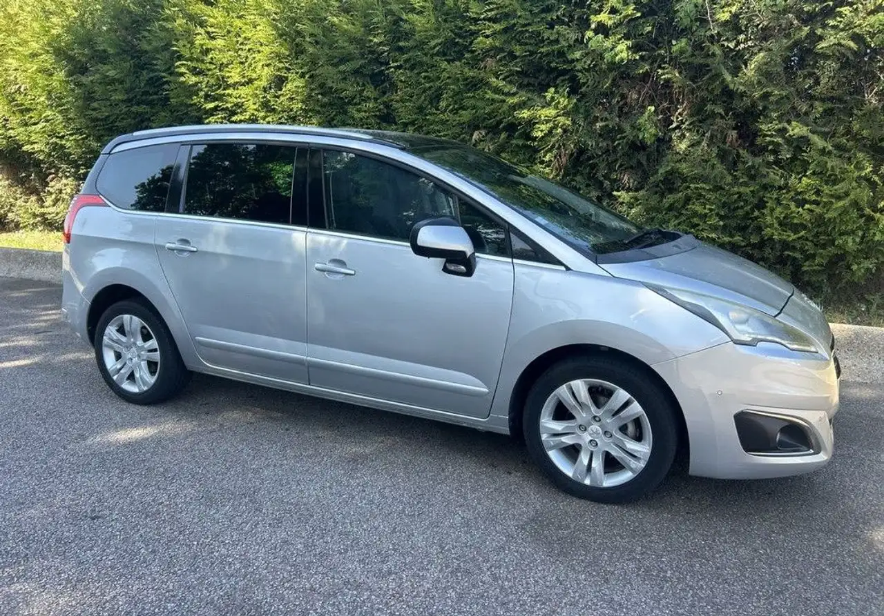 Peugeot 5008 1.6 hdi 115cv feline 5 places cuir toit 