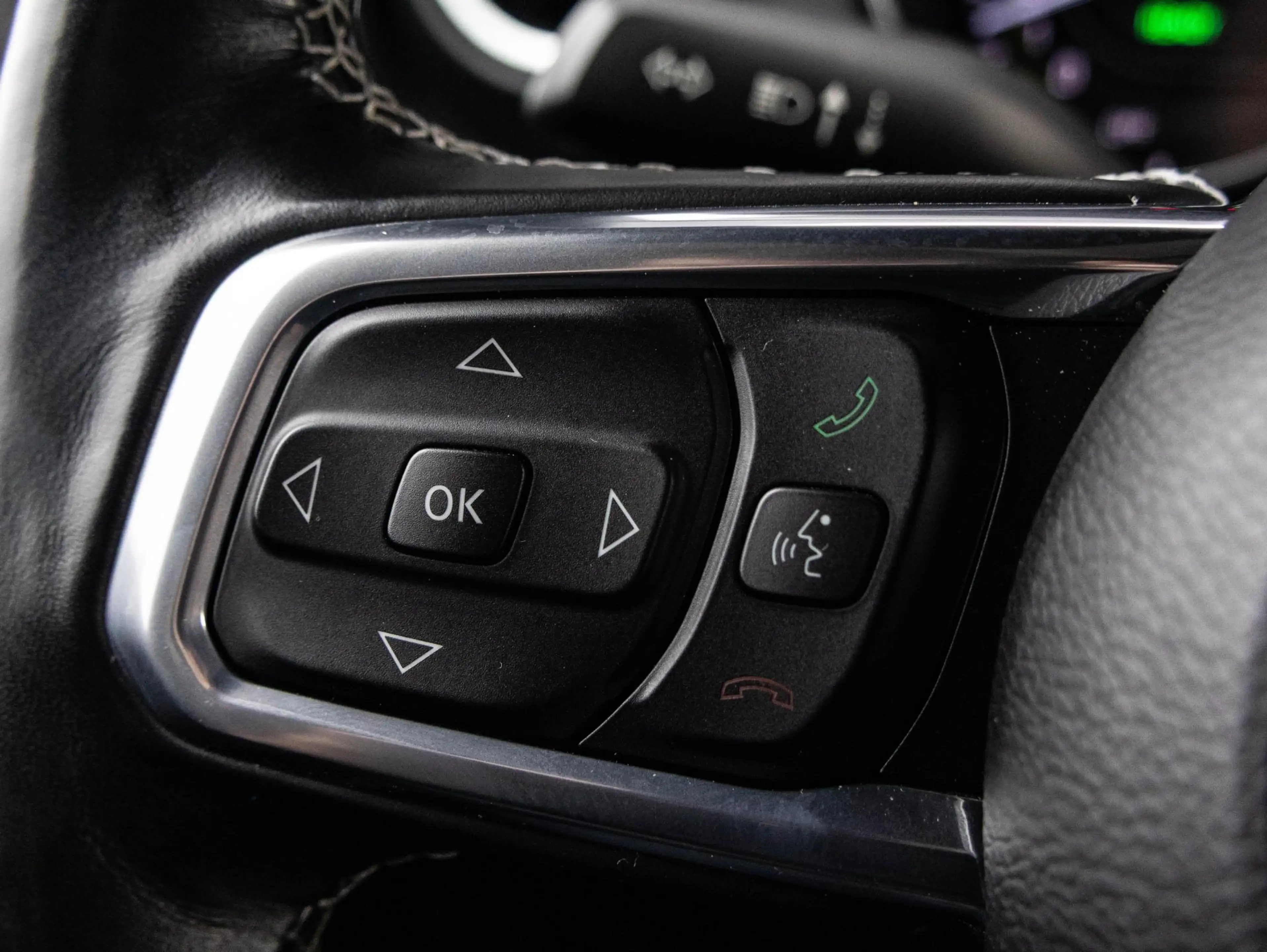 Jeep Wrangler Unlimited 4xe 380 Brute | To Tone | All season | A — photo 13