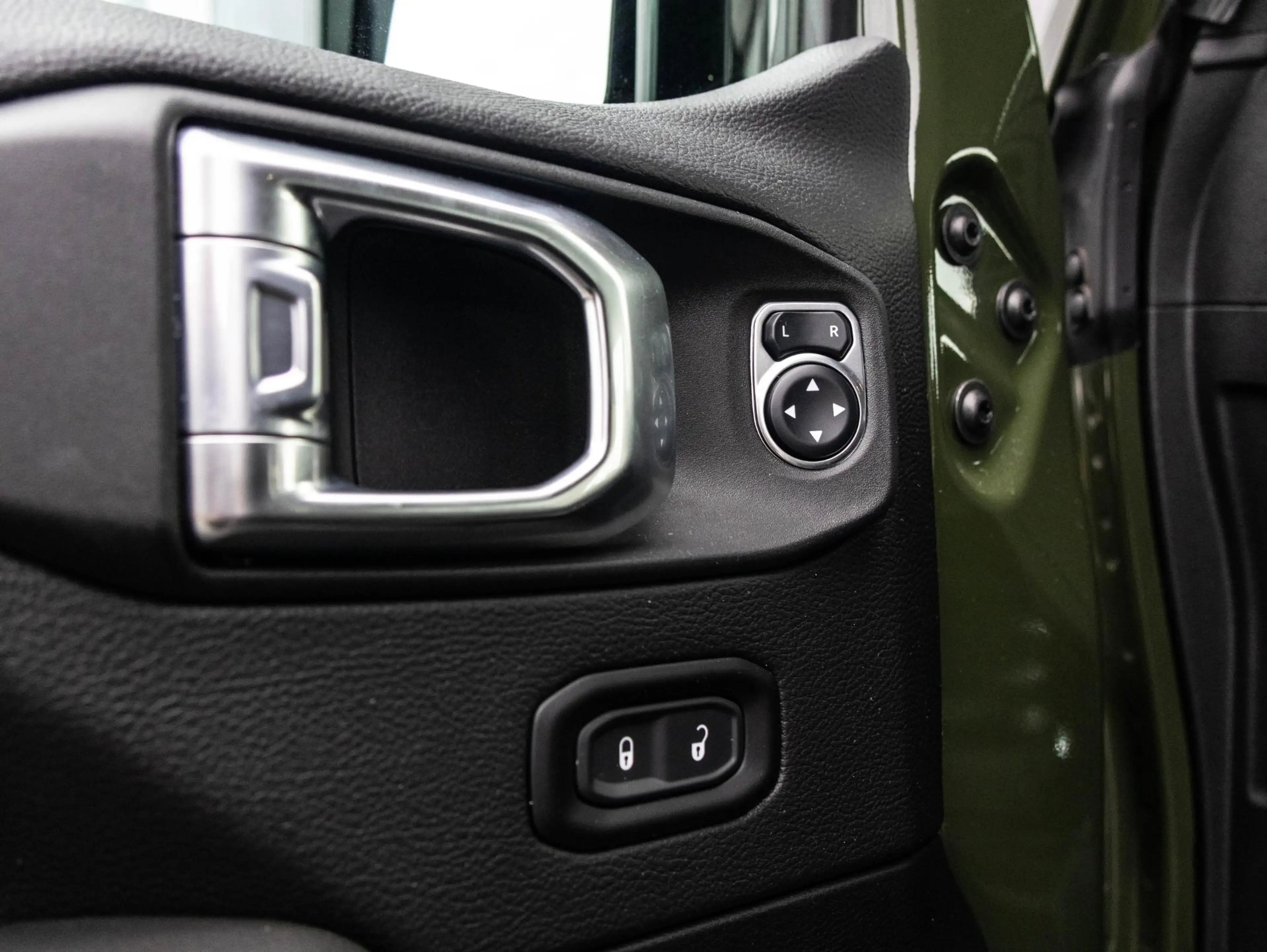 Jeep Wrangler Unlimited 4xe 380 Brute | To Tone | All season | A — photo 37