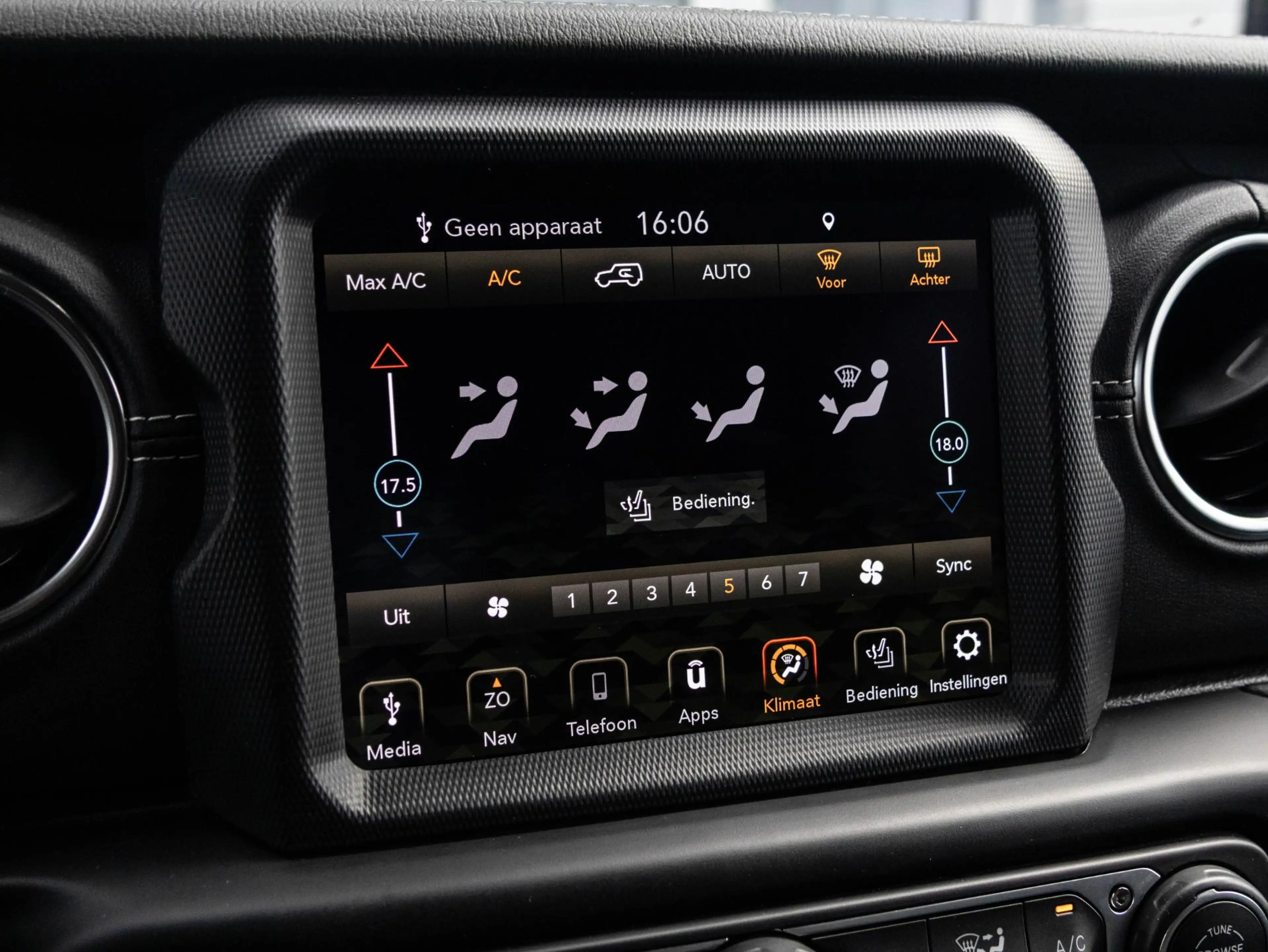 Jeep Wrangler Unlimited 4xe 380 Brute | To Tone | All season | A — photo 39
