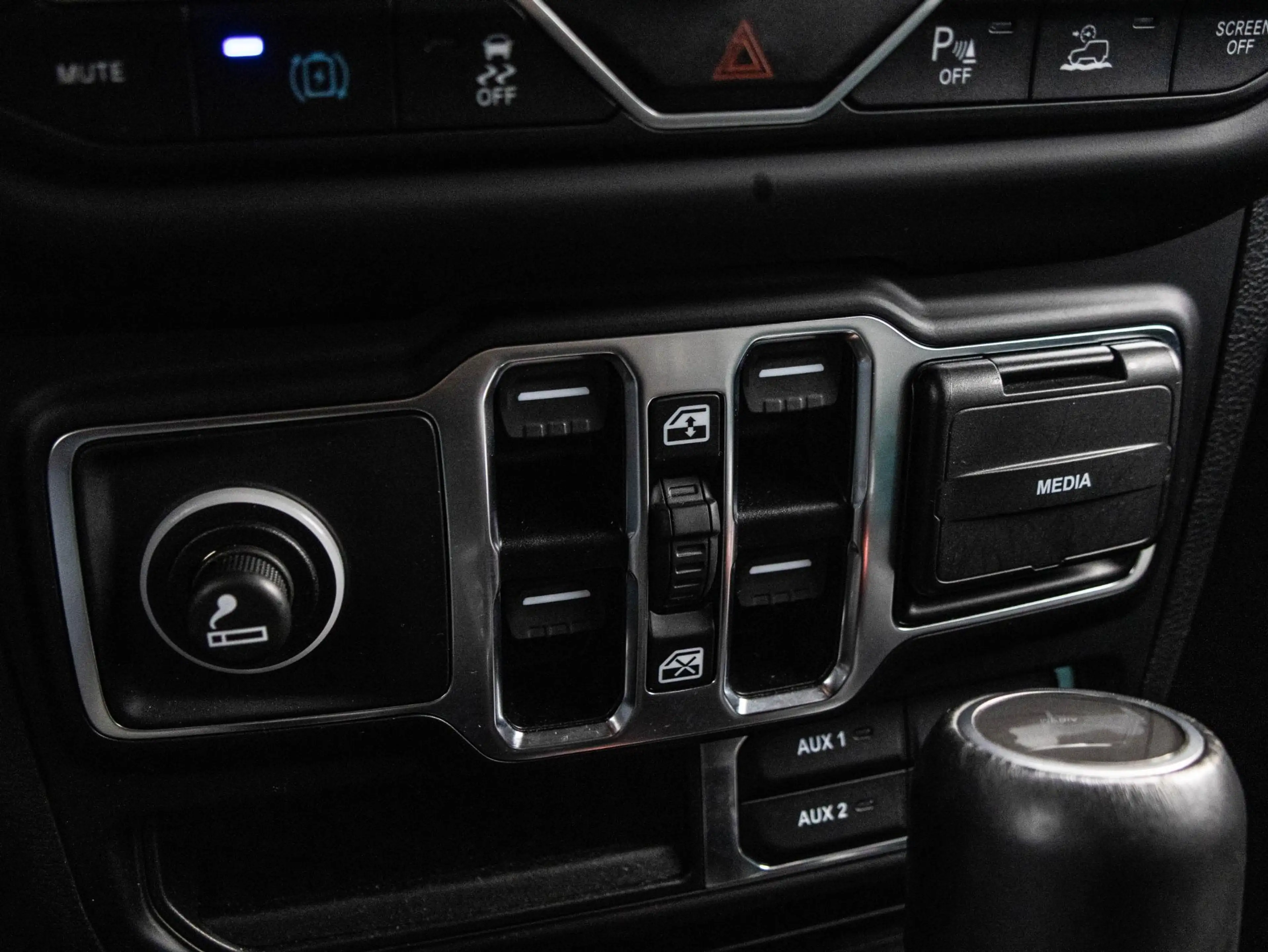 Jeep Wrangler Unlimited 4xe 380 Brute | To Tone | All season | A — photo 40