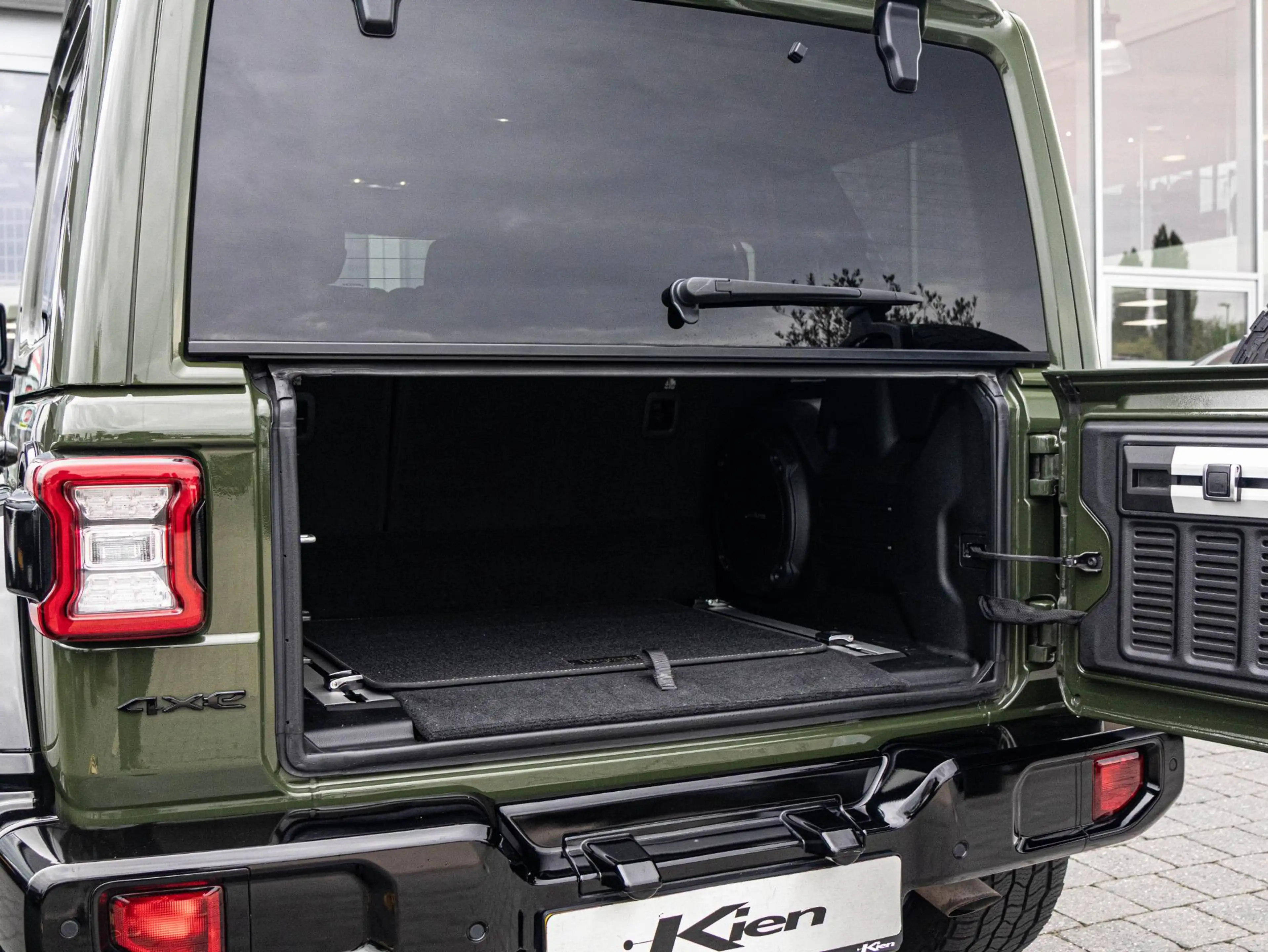 Jeep Wrangler Unlimited 4xe 380 Brute | To Tone | All season | A — photo 23