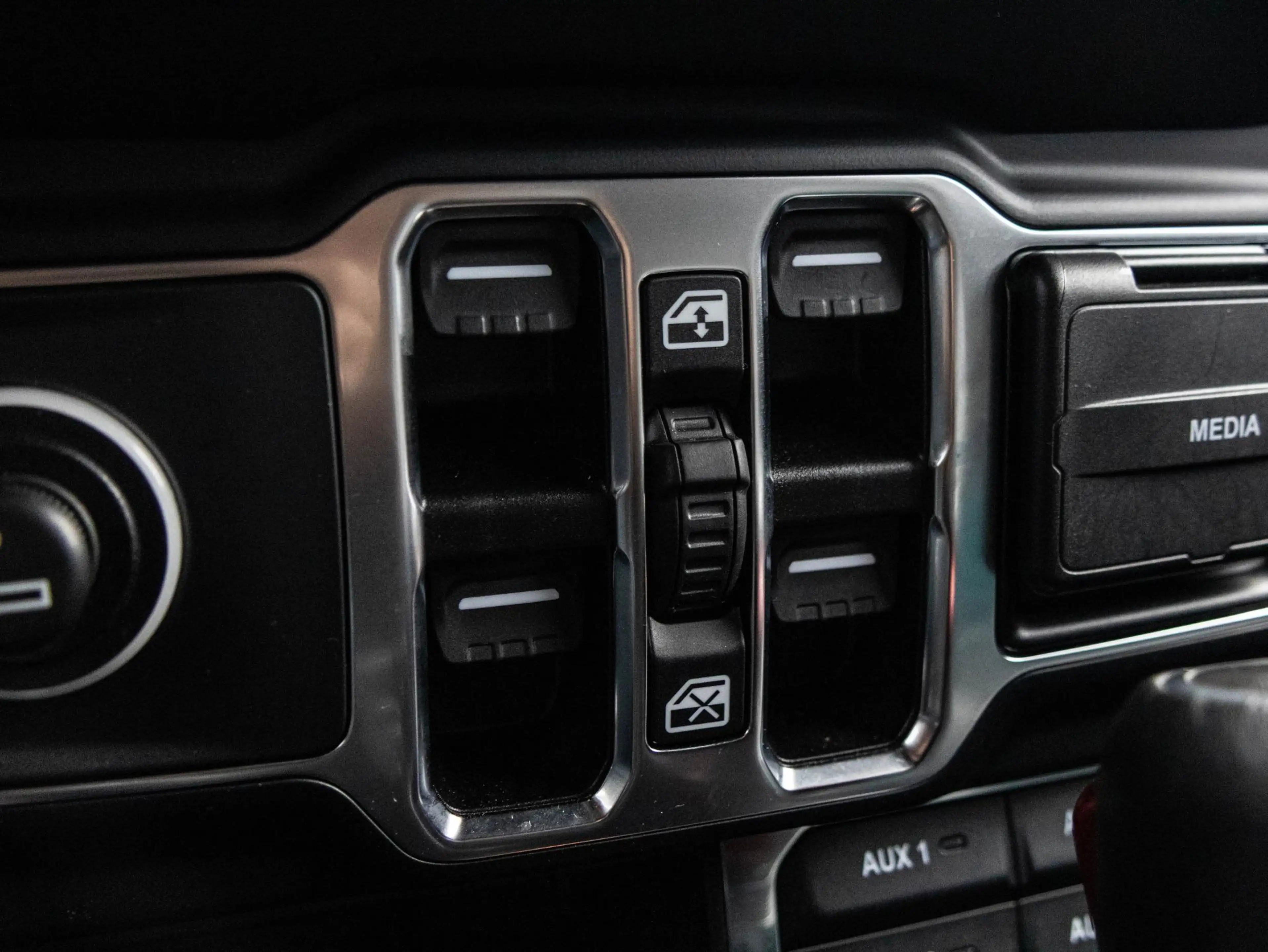 Jeep Wrangler Unlimited 4xe 380 Brute | To Tone | All season | A — photo 26