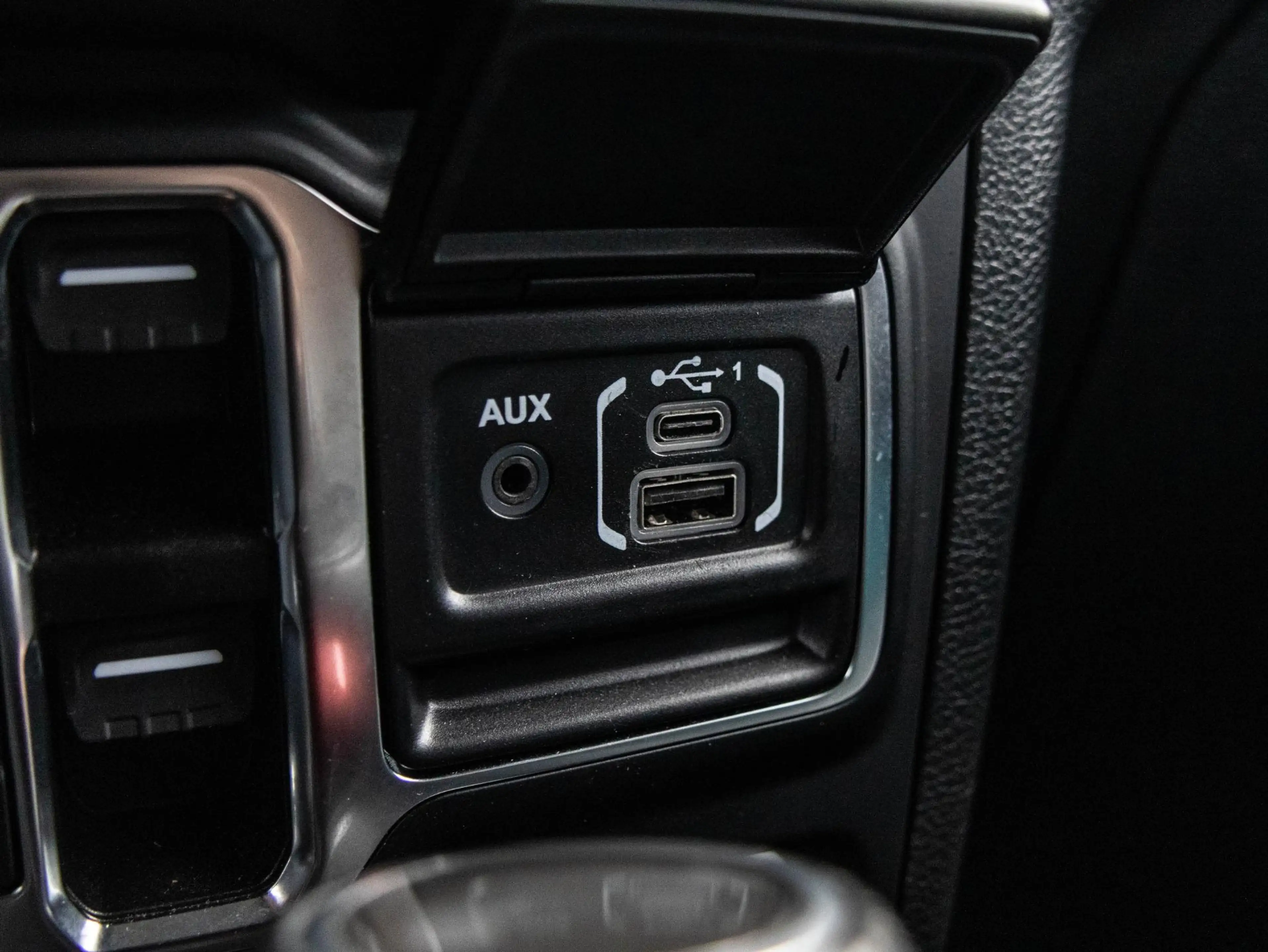Jeep Wrangler Unlimited 4xe 380 Brute | To Tone | All season | A — photo 30