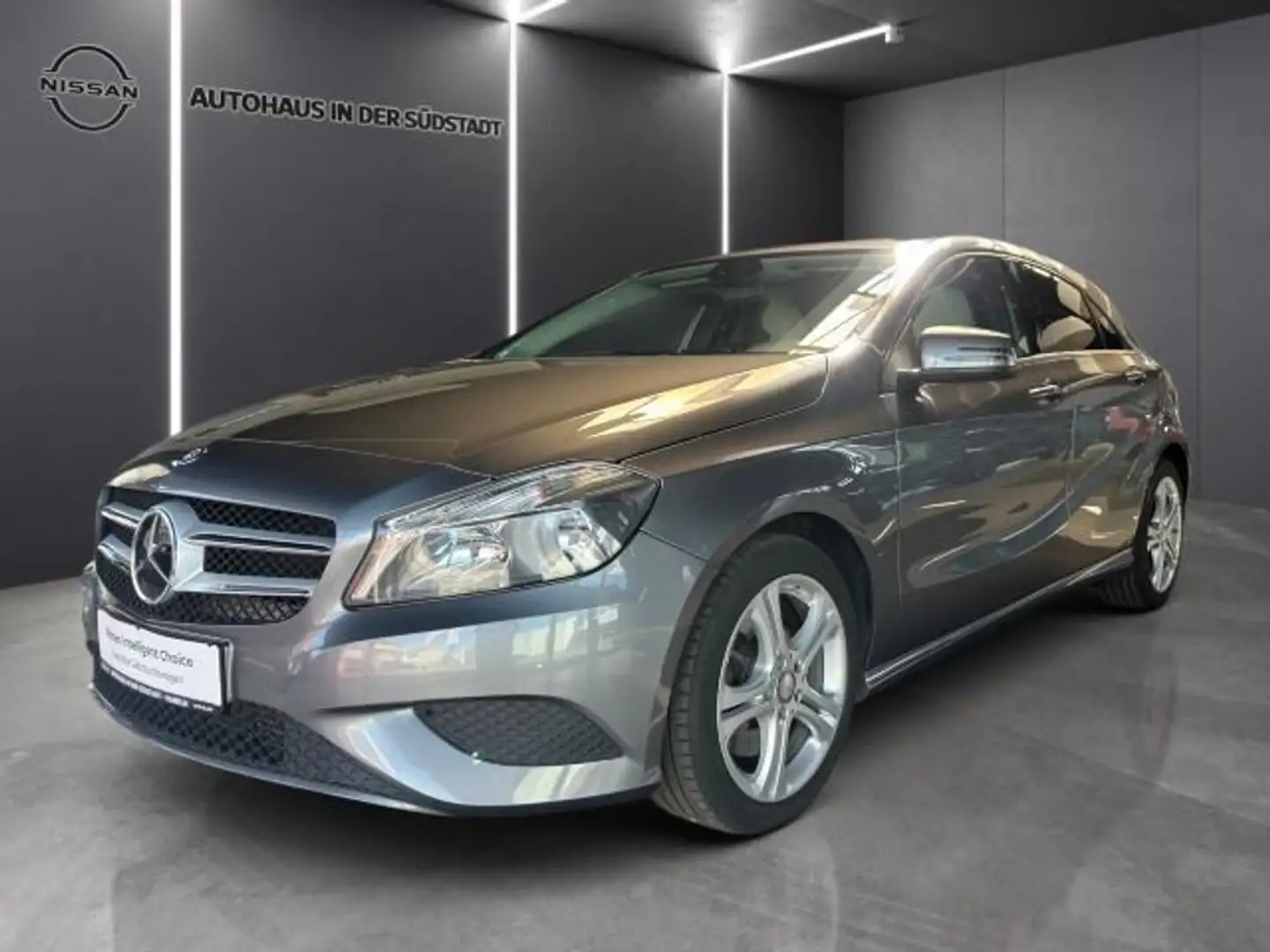 Mercedes-Benz A 250 A-Klasse A250 Urban BlueEfficiency, Kamera, Navi Šedá - 2
