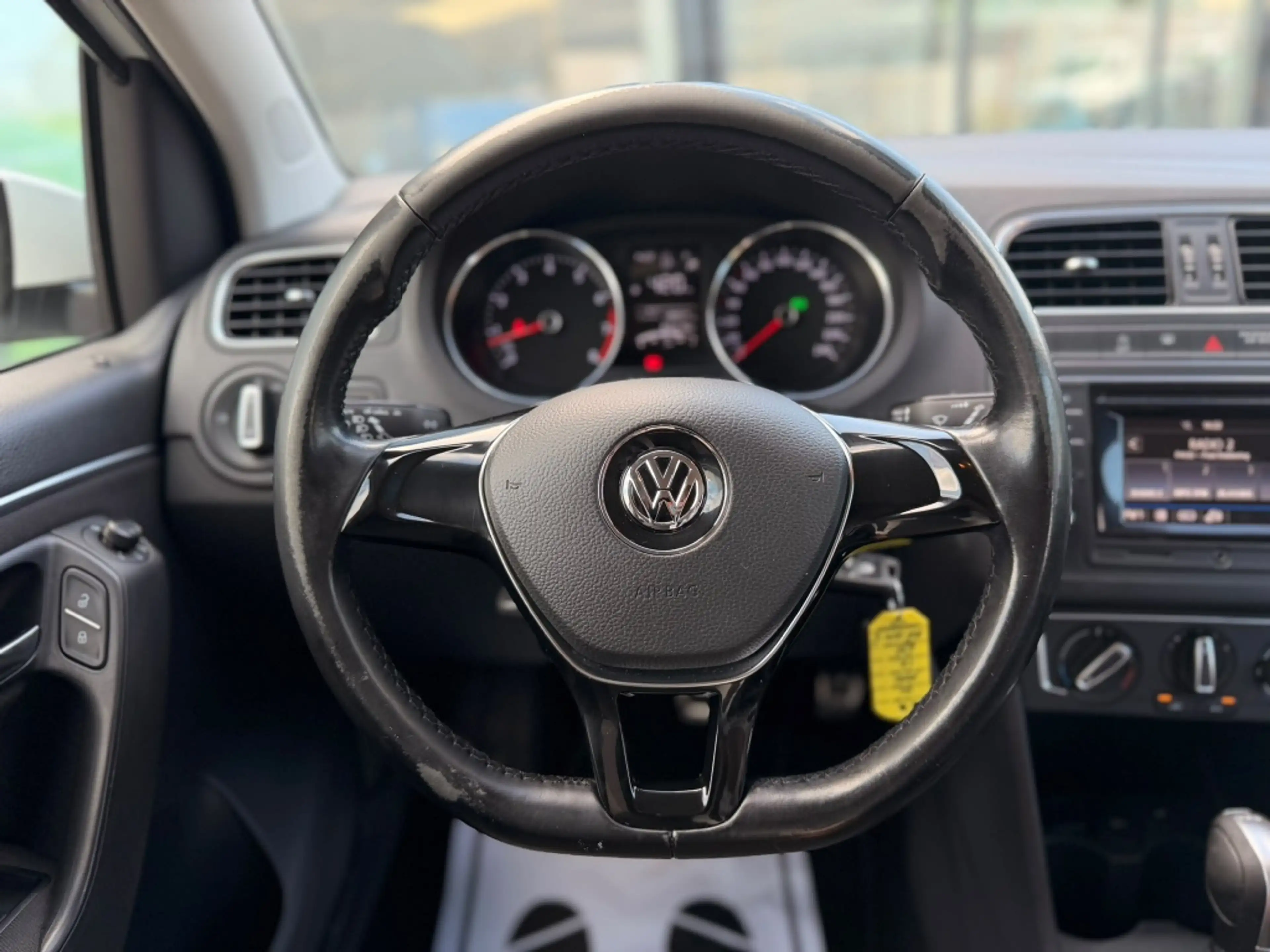 Volkswagen Polo 1.2 TSI Comfortline l Automaat l Airco l LM Velgen — photo 17