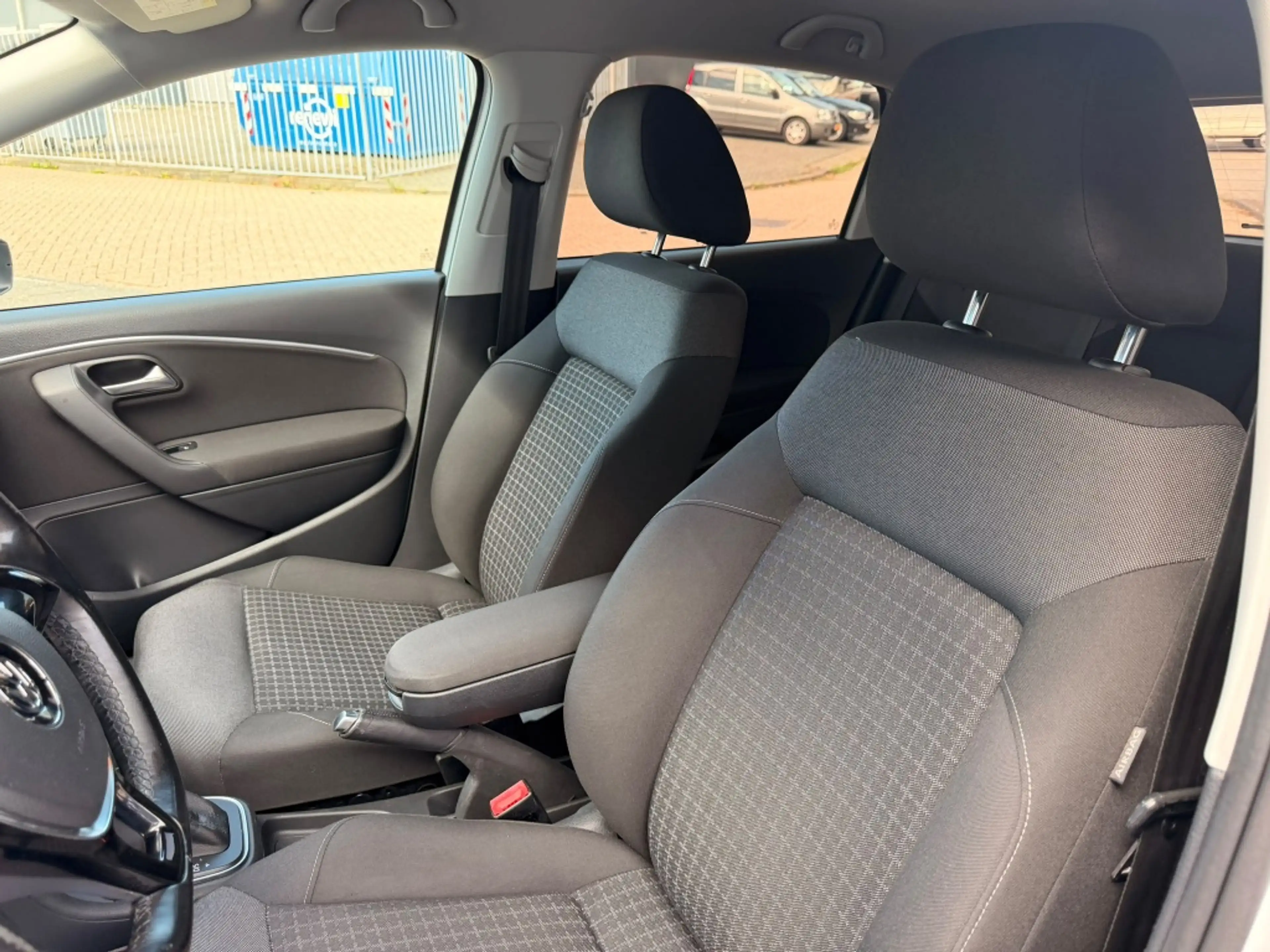 Volkswagen Polo 1.2 TSI Comfortline l Automaat l Airco l LM Velgen — photo 5