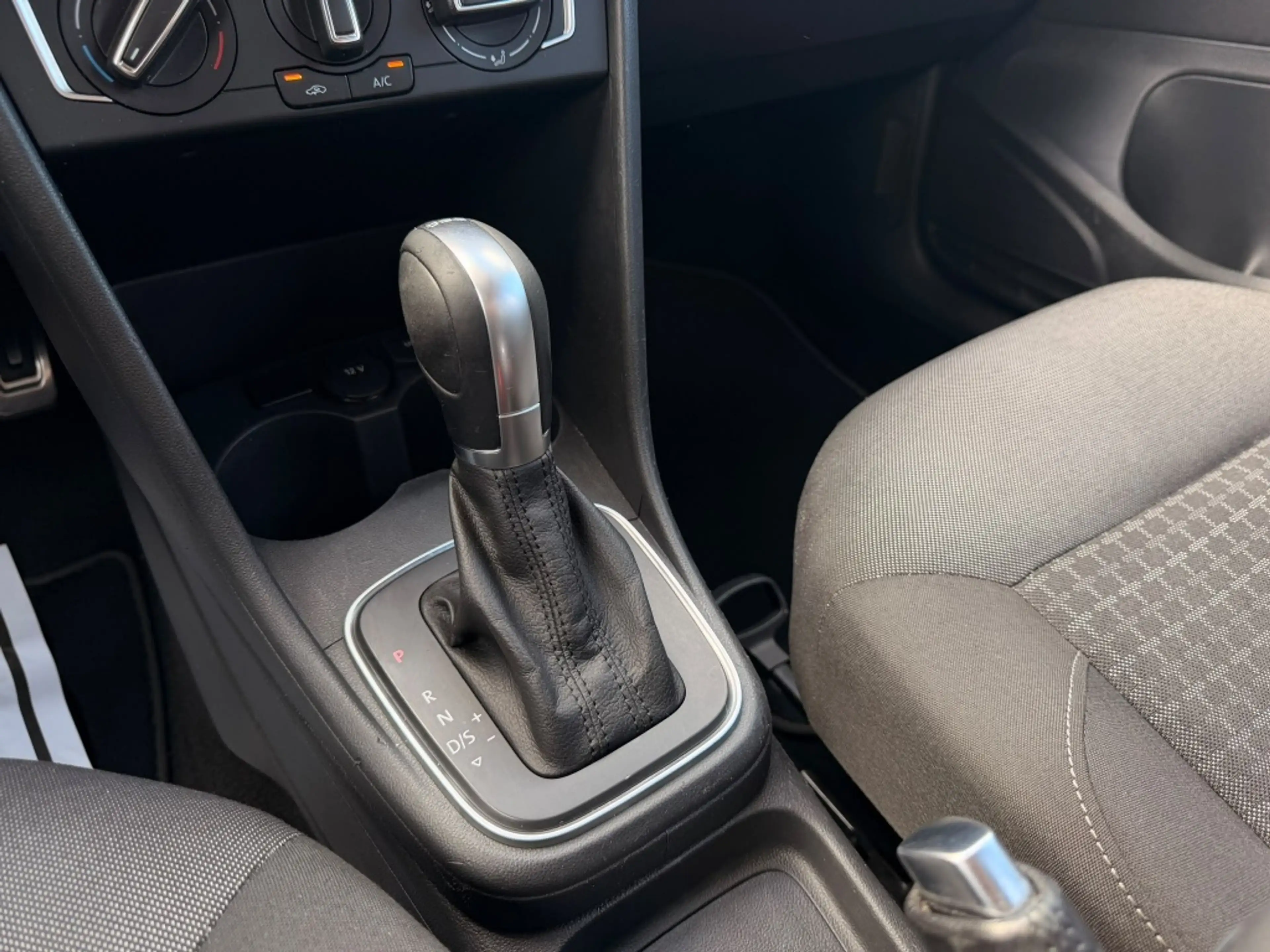 Volkswagen Polo 1.2 TSI Comfortline l Automaat l Airco l LM Velgen — photo 20