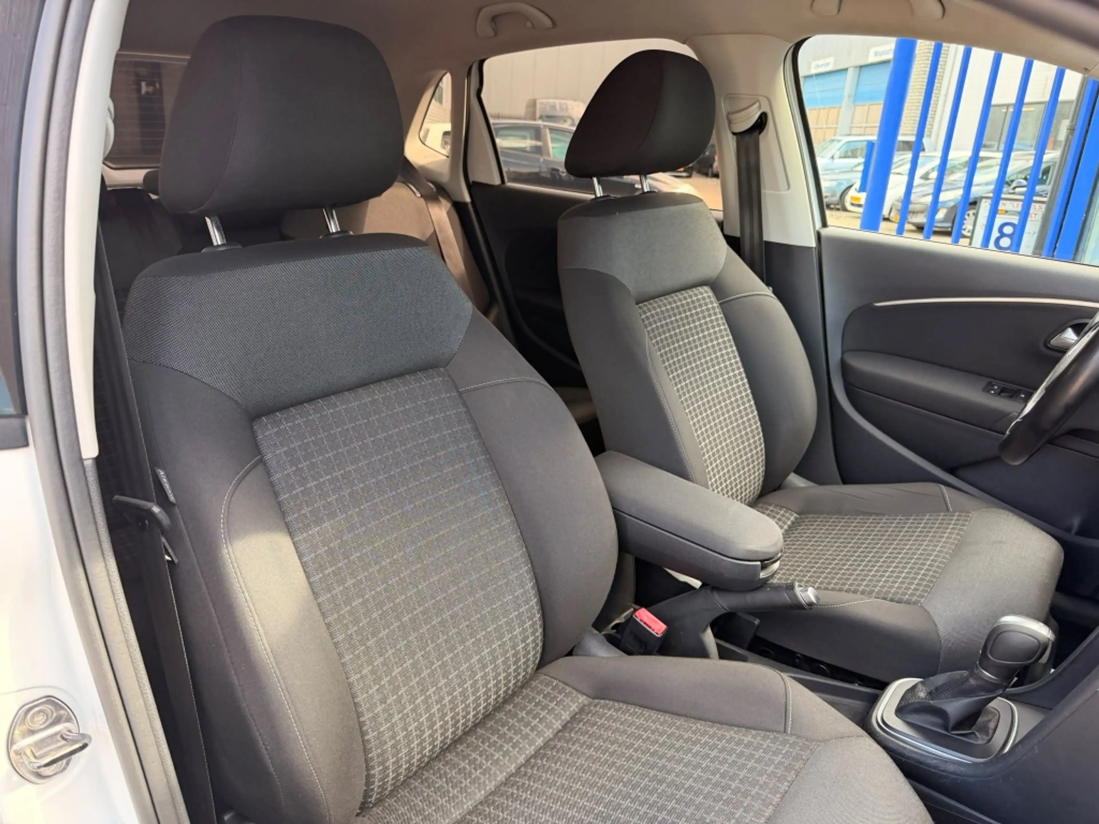 Volkswagen Polo 1.2 TSI Comfortline l Automaat l Airco l LM Velgen — photo 9