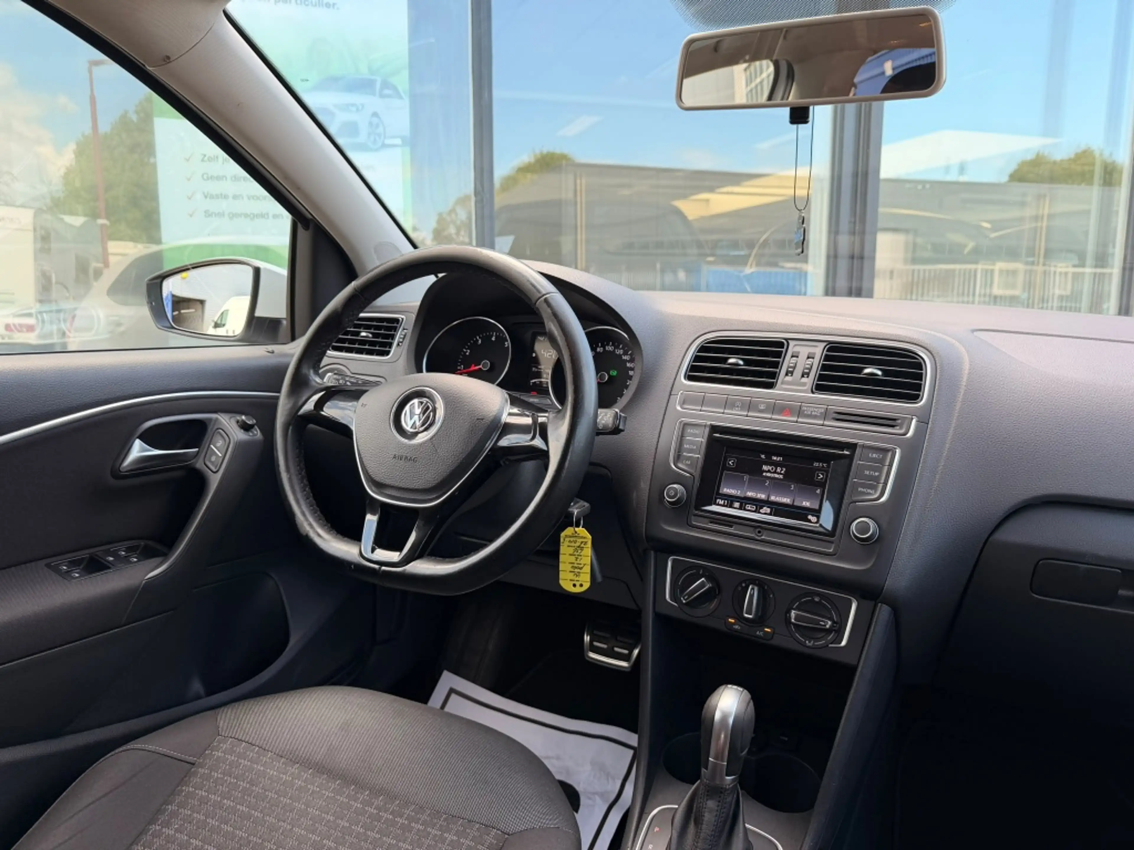 Volkswagen Polo 1.2 TSI Comfortline l Automaat l Airco l LM Velgen — photo 7