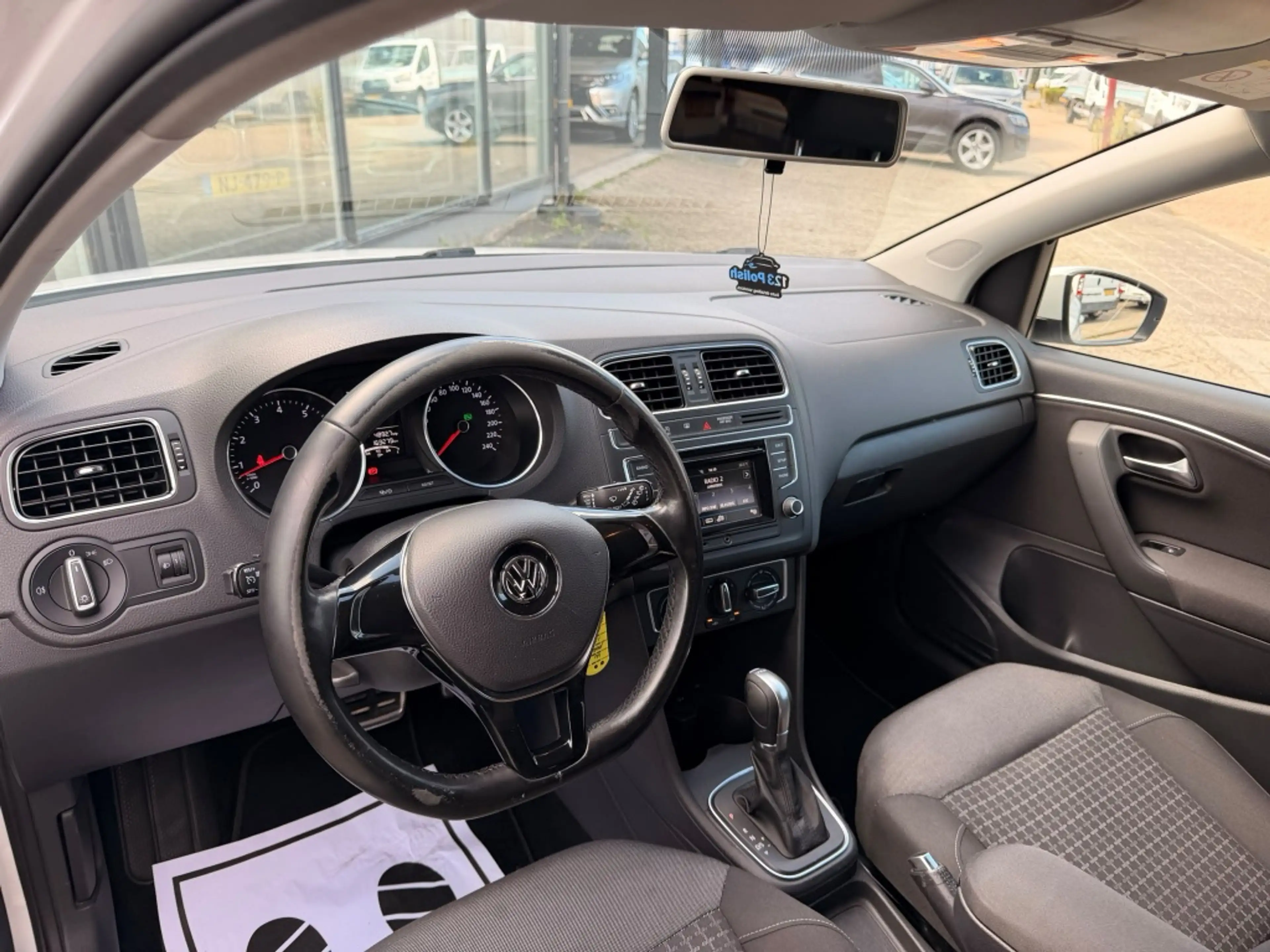 Volkswagen Polo 1.2 TSI Comfortline l Automaat l Airco l LM Velgen — photo 2