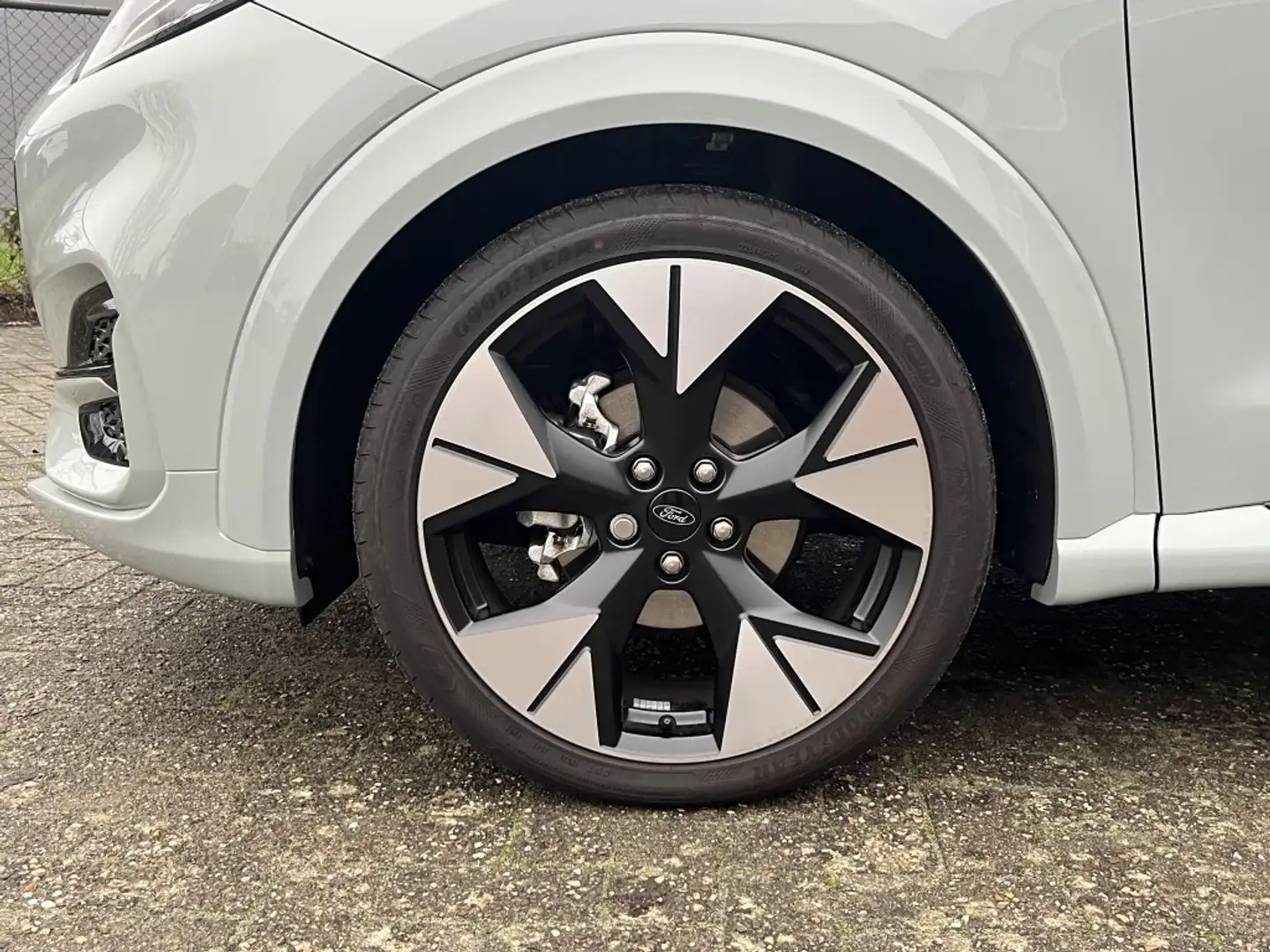 Ford Puma 155PK EB Hybrid ST-LINE x AUTOMAAT! PANODAK! DRIVE Grijs - 2