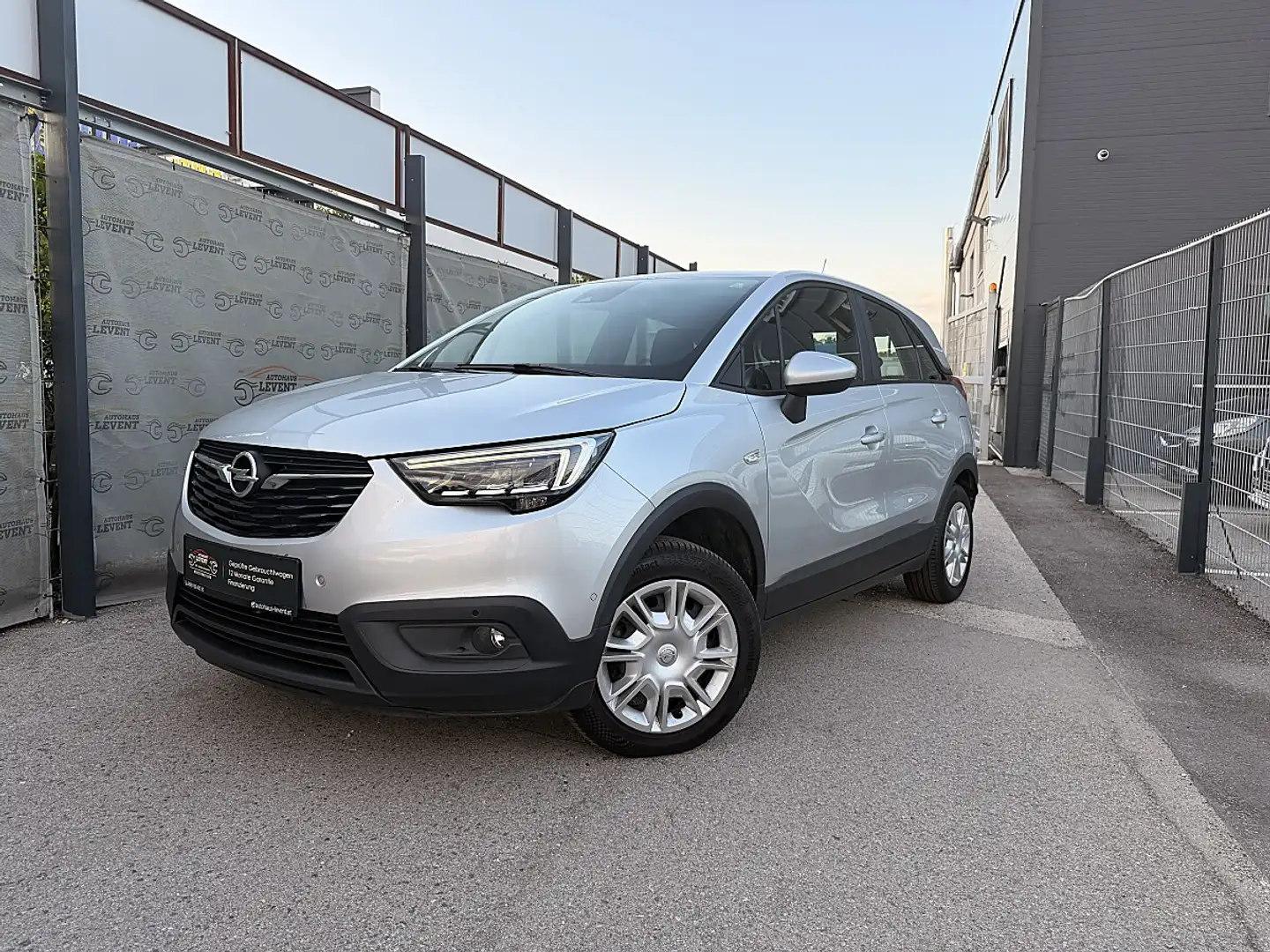 Opel Crossland X 1,6 CDTI BlueInjection Editon Start/Stop System... Grau - 2