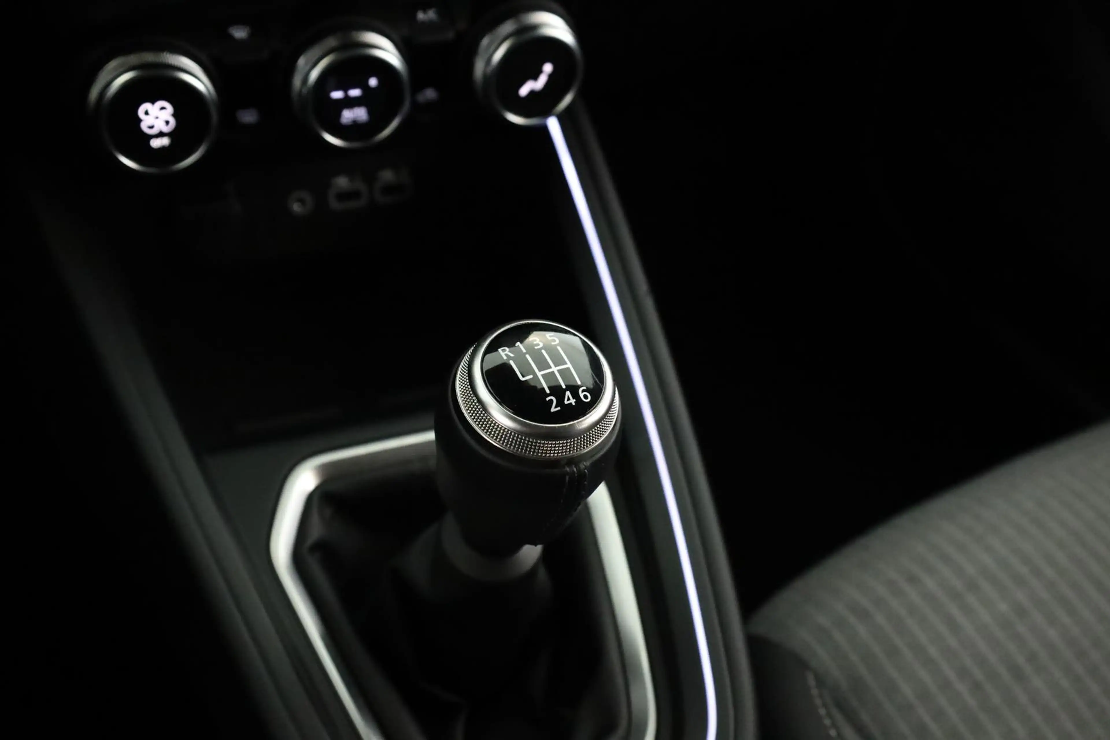 Renault Clio TCe 90 Techno LED Navi App SHZ Keyless PDC — photo 9