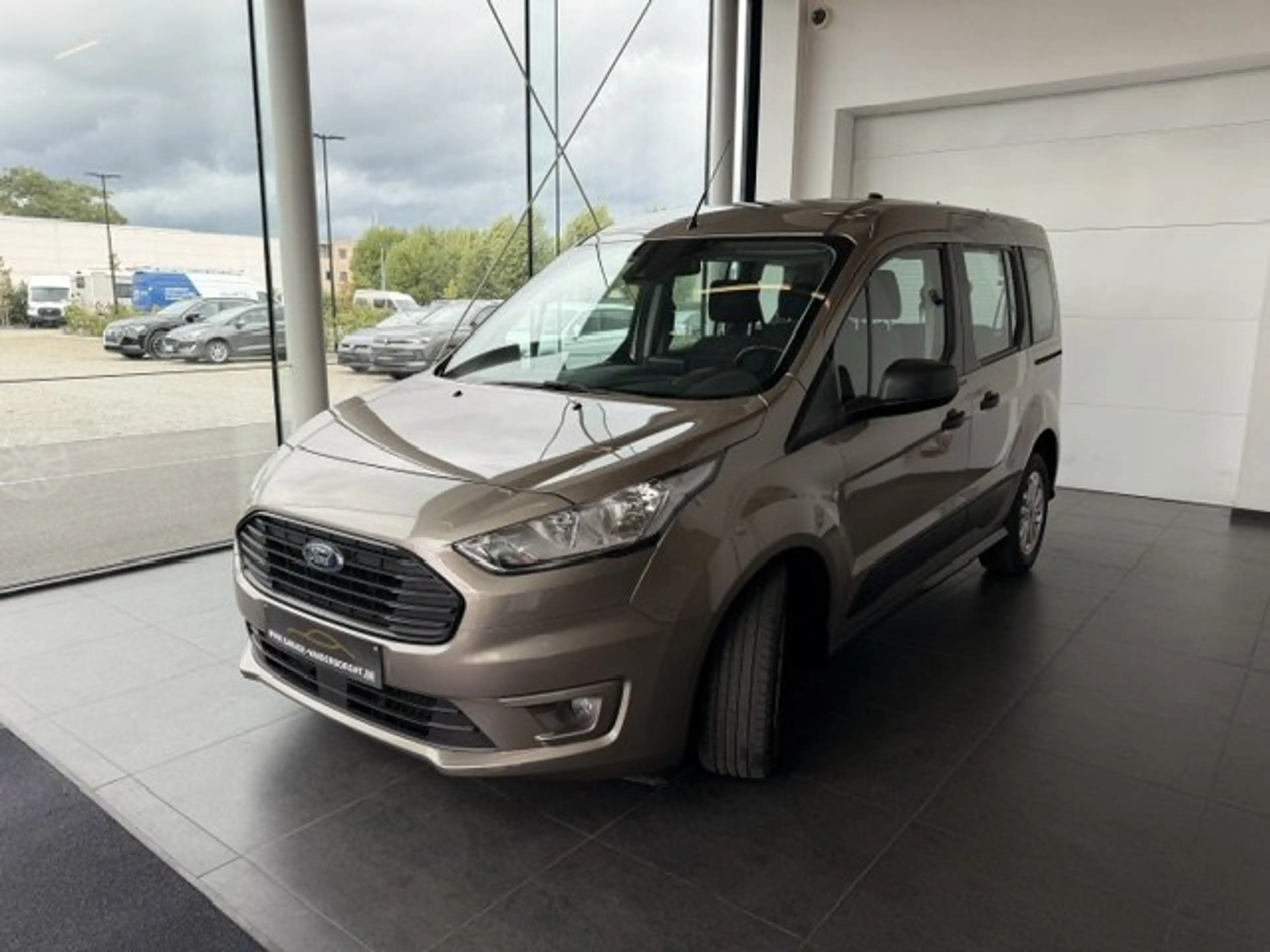 Ford Tourneo Connect TITANIUM BENZINE NAVIGATIE — photo 3